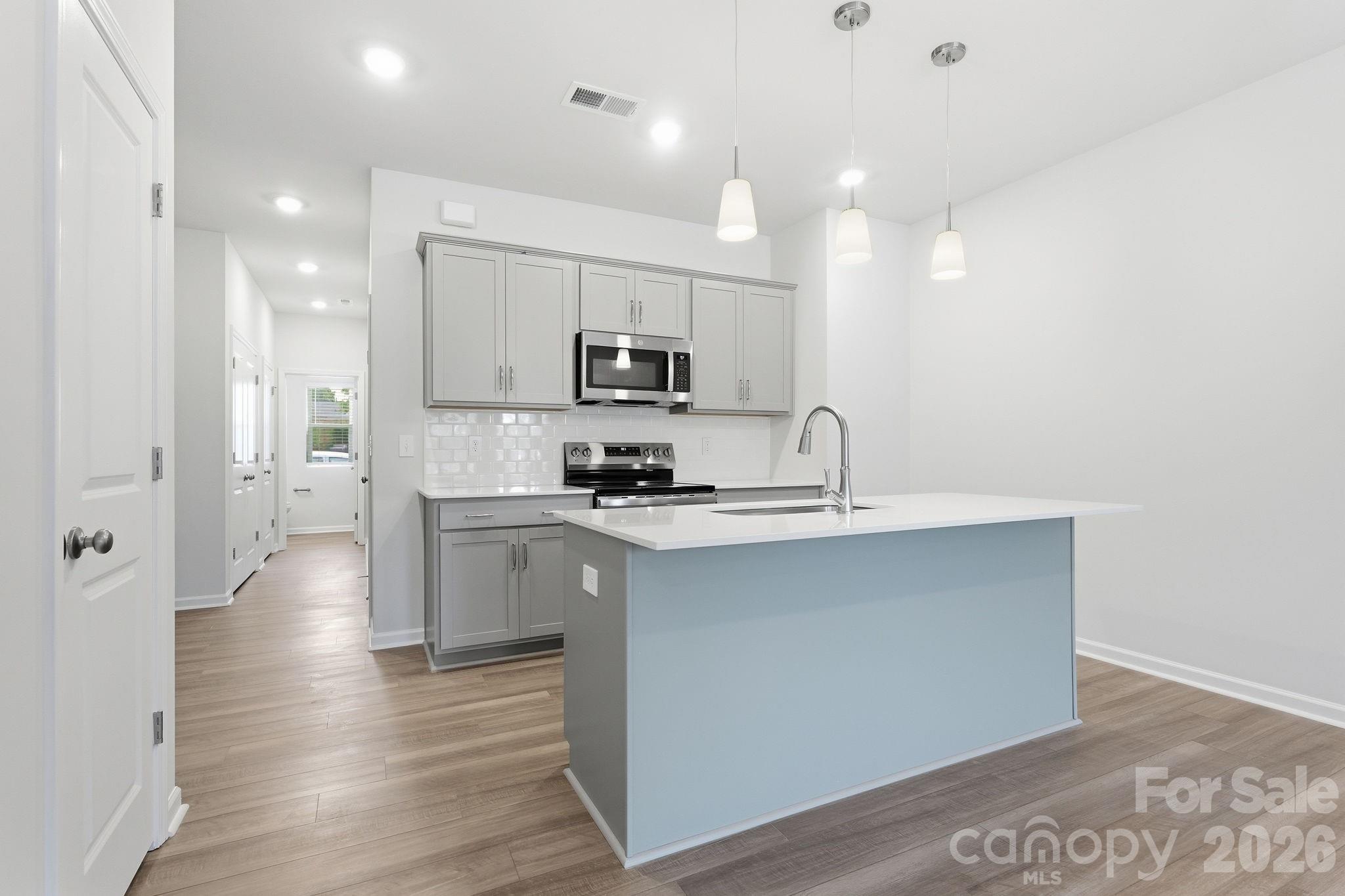 4614 Lakeview Road — Charlotte