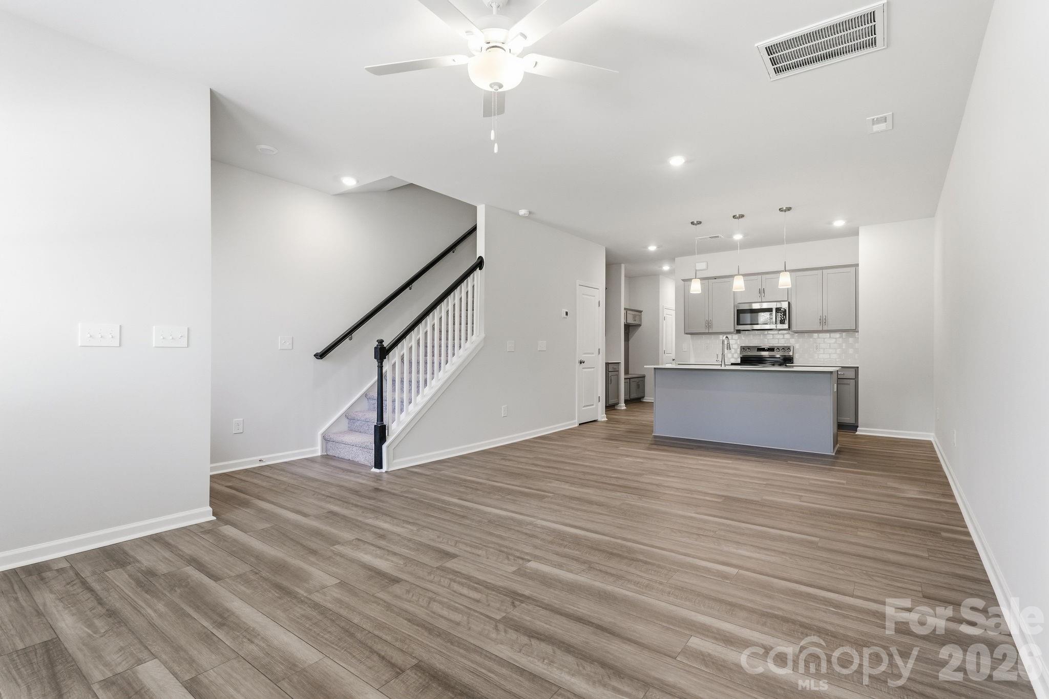 4614 Lakeview Road — Charlotte