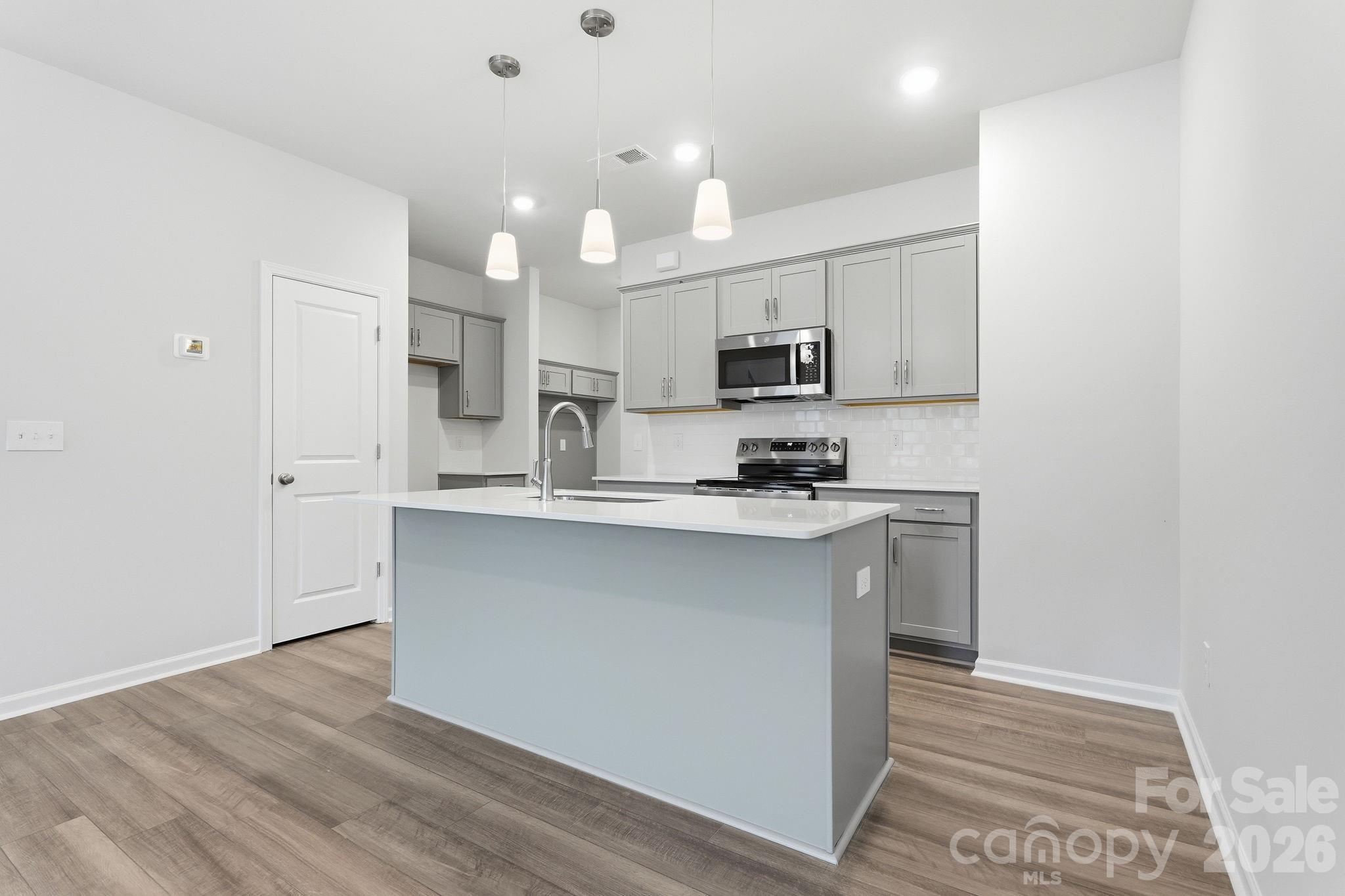 4614 Lakeview Road — Charlotte