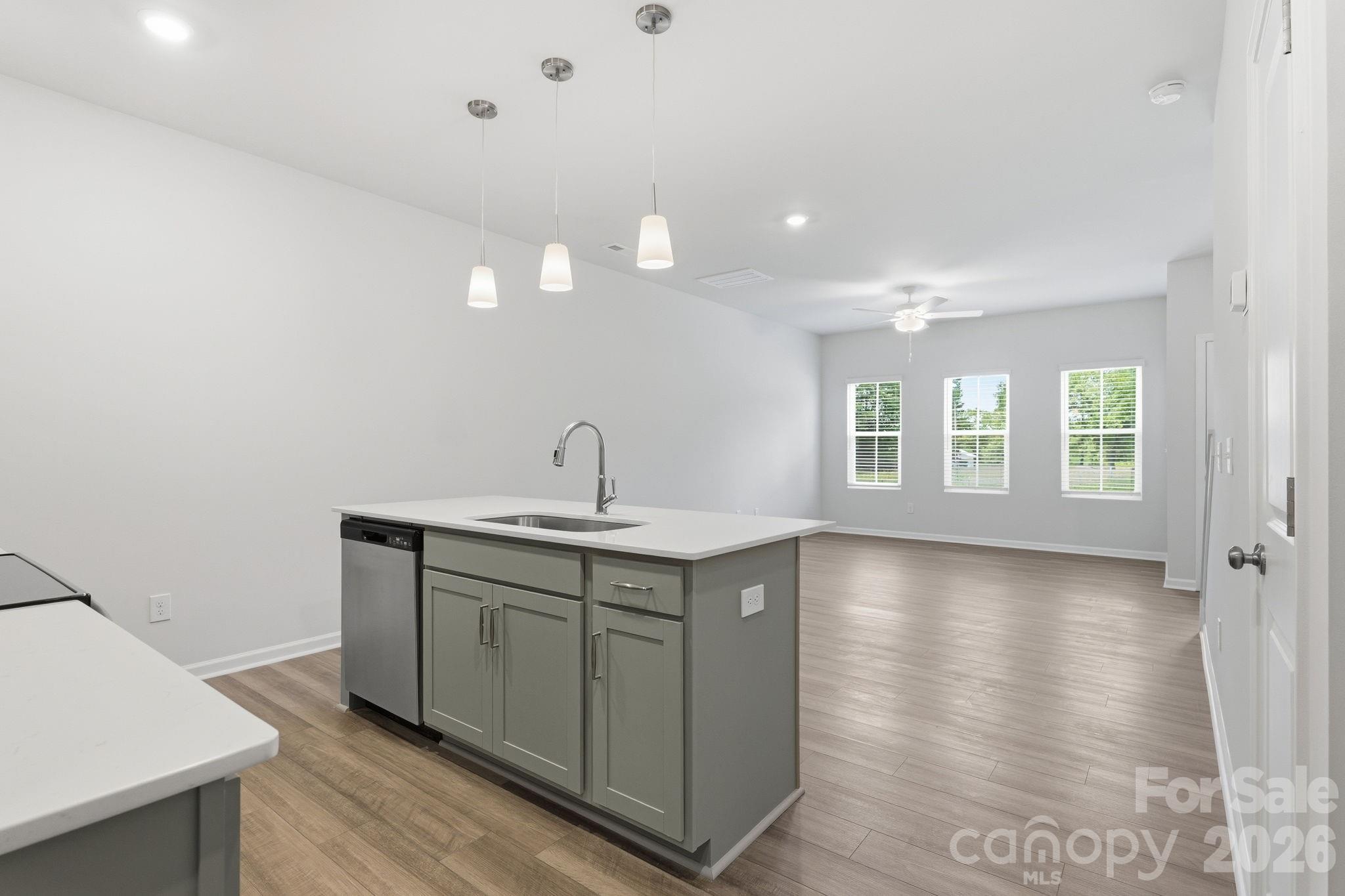 4614 Lakeview Road — Charlotte