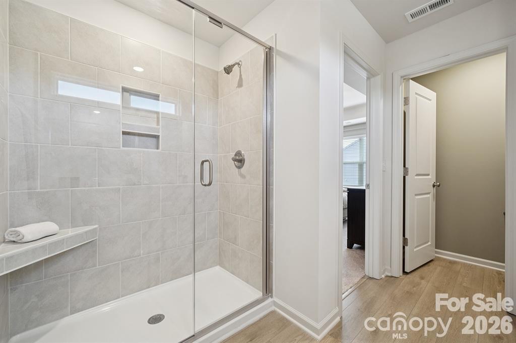 4628 Lakeview Road — Charlotte
