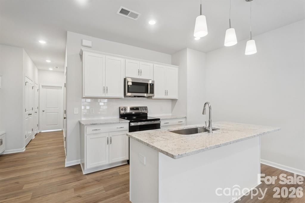 4628 Lakeview Road — Charlotte