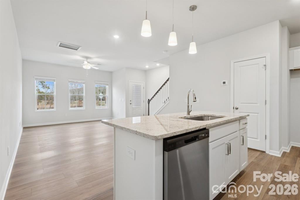 4628 Lakeview Road — Charlotte