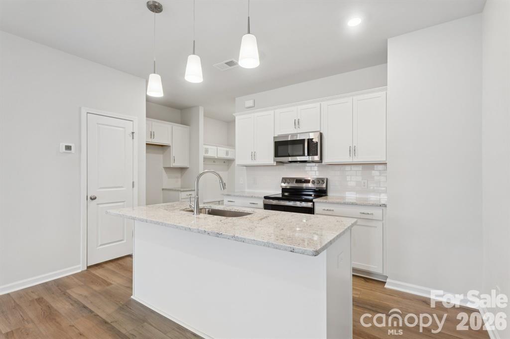 4628 Lakeview Road — Charlotte