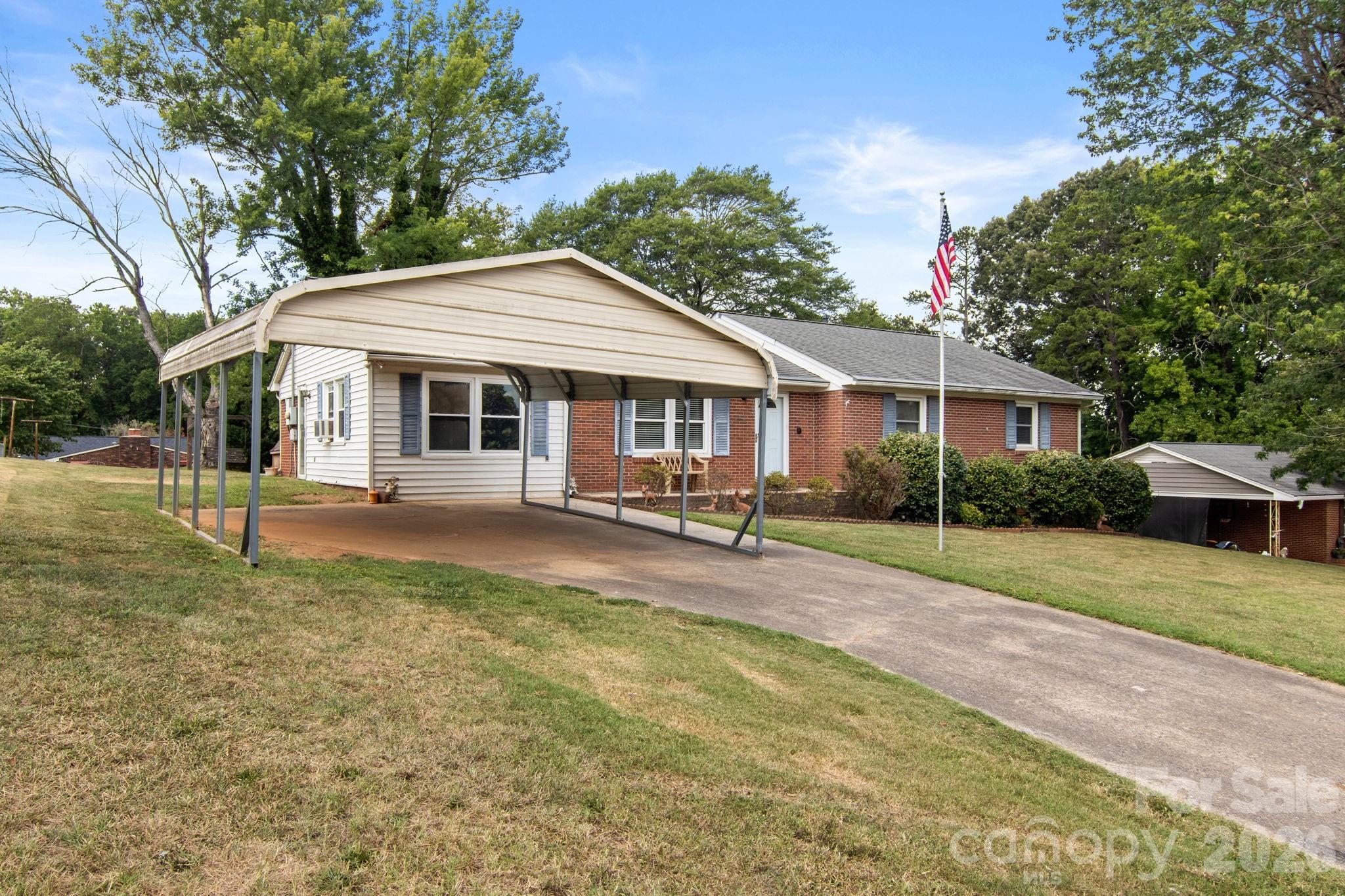 307 Somerset Drive — Kings Mountain