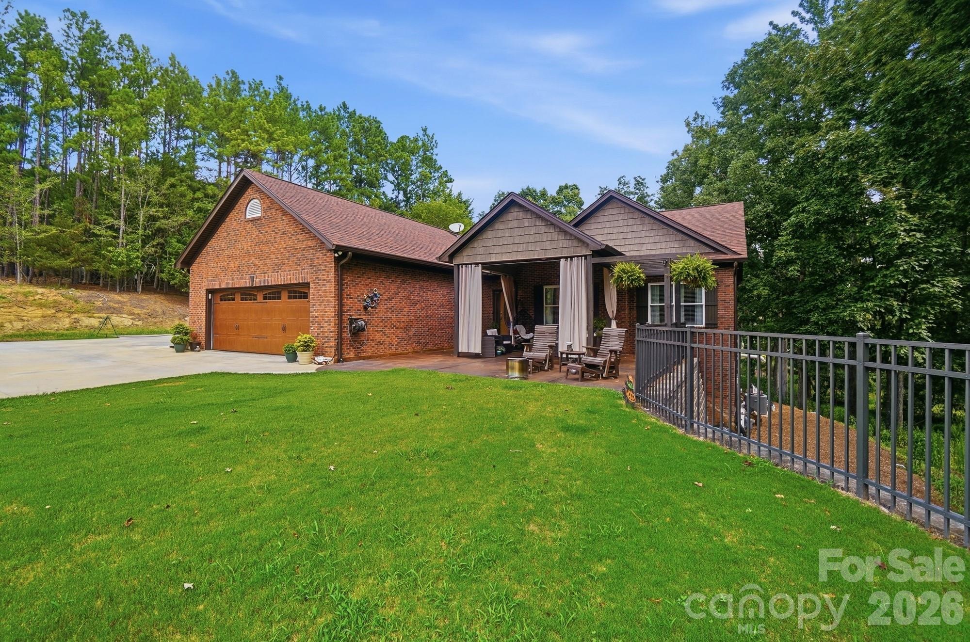 2055 Tiger Paw Lane — York