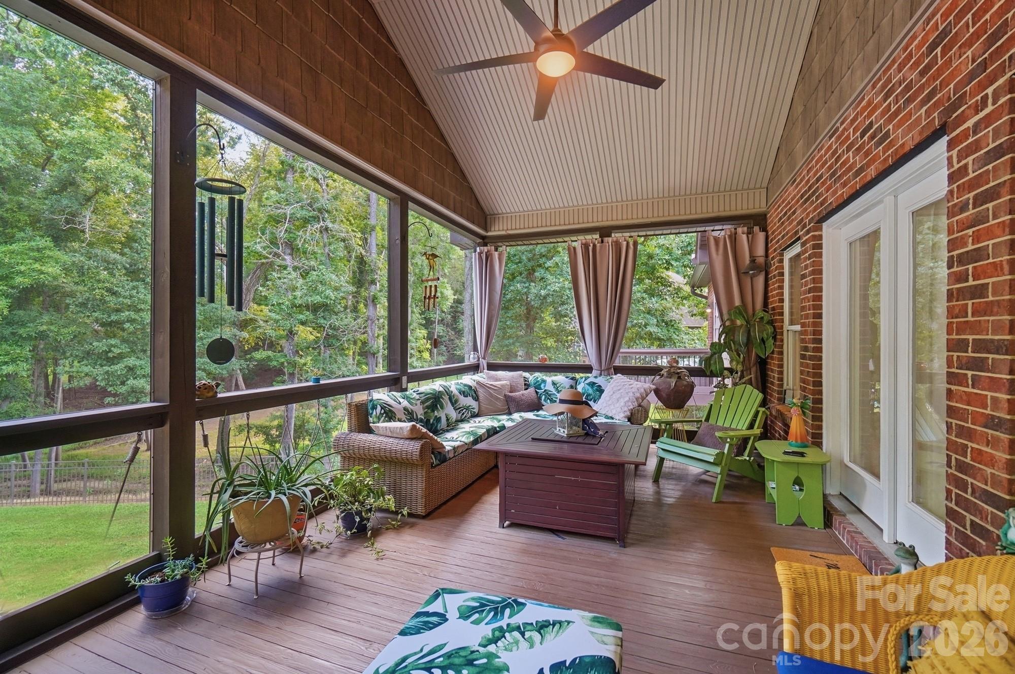 2055 Tiger Paw Lane — York