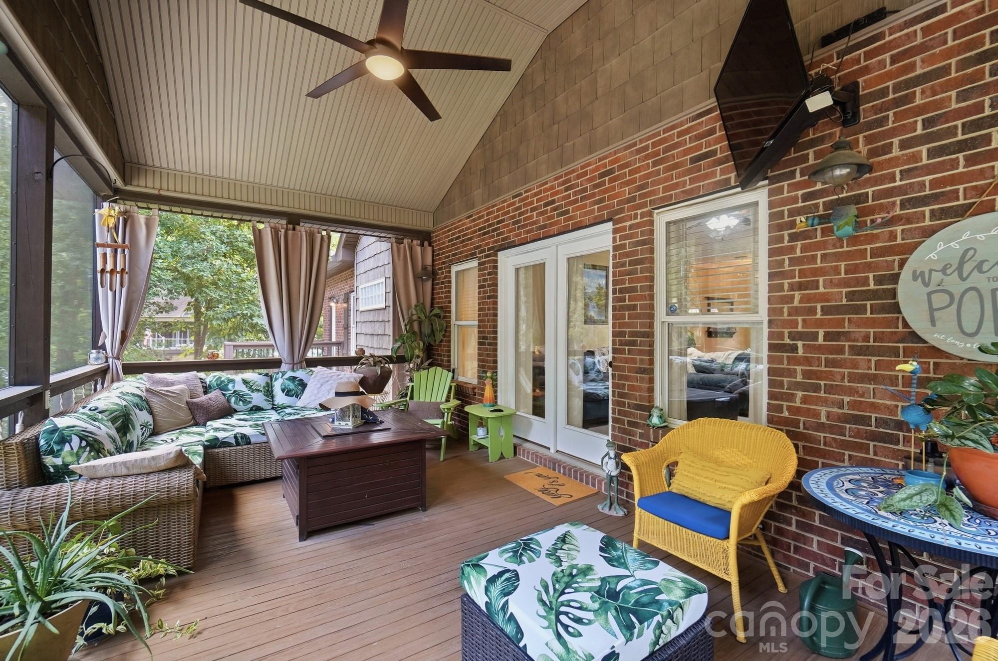 2055 Tiger Paw Lane — York