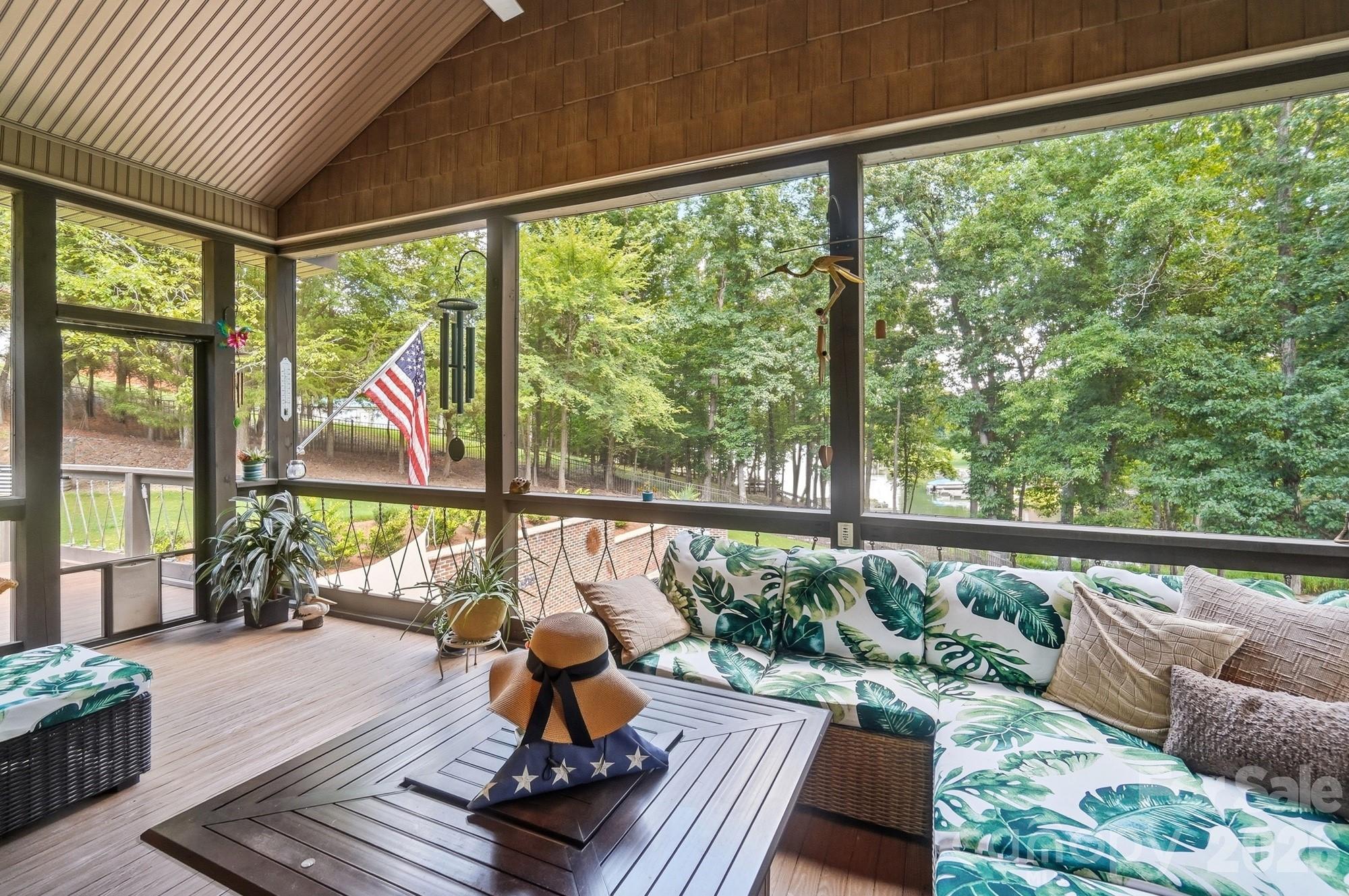 2055 Tiger Paw Lane — York