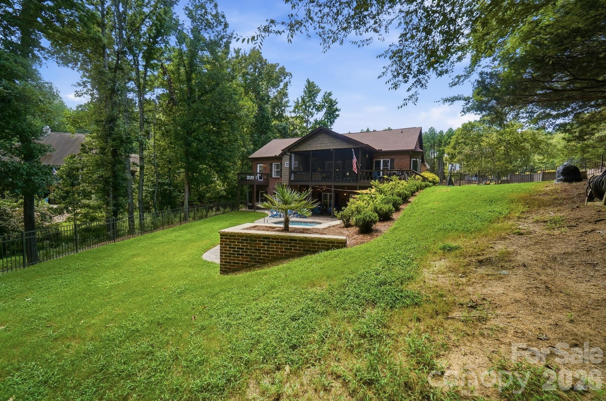2055 Tiger Paw Lane — York