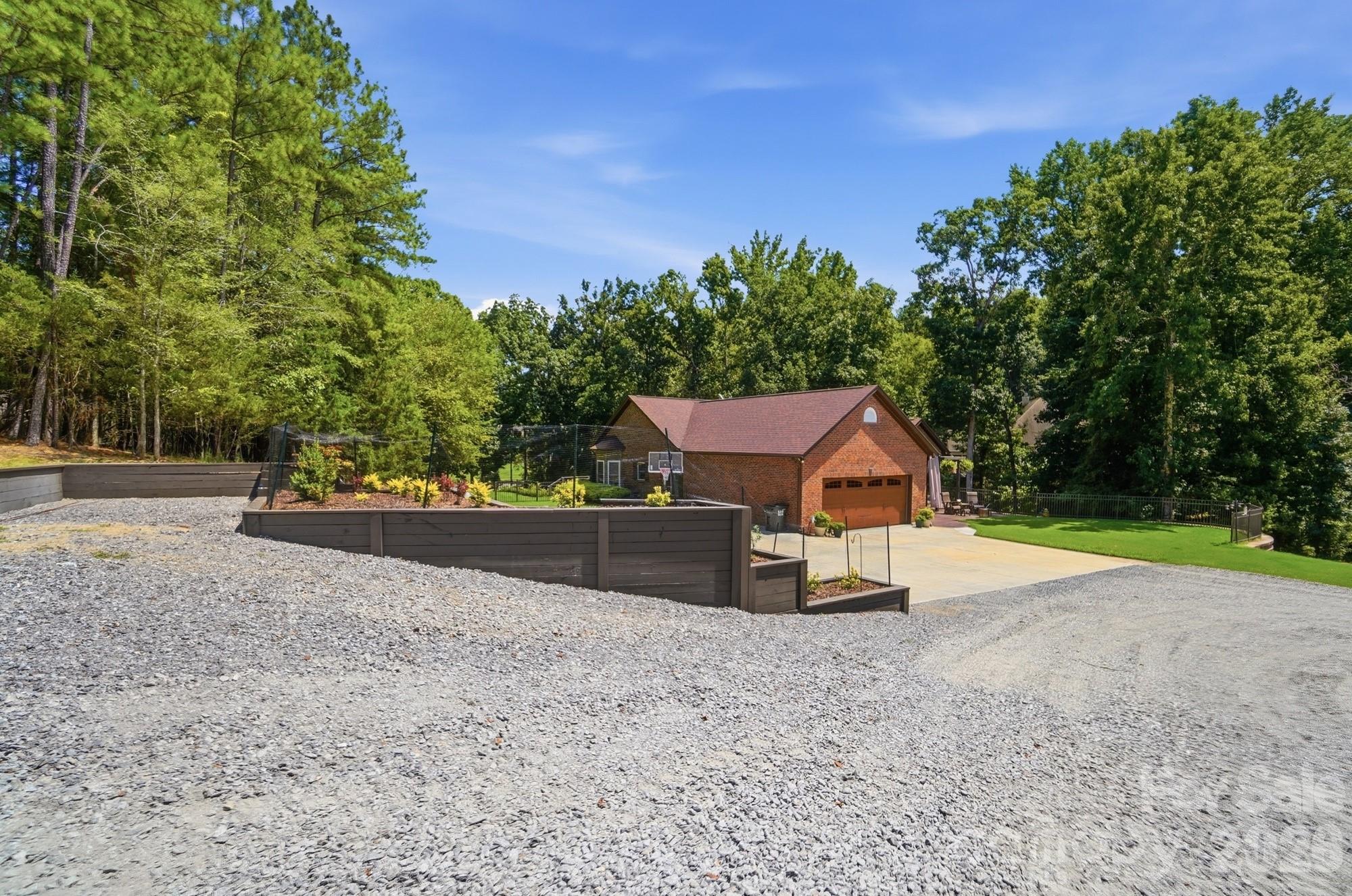 2055 Tiger Paw Lane — York