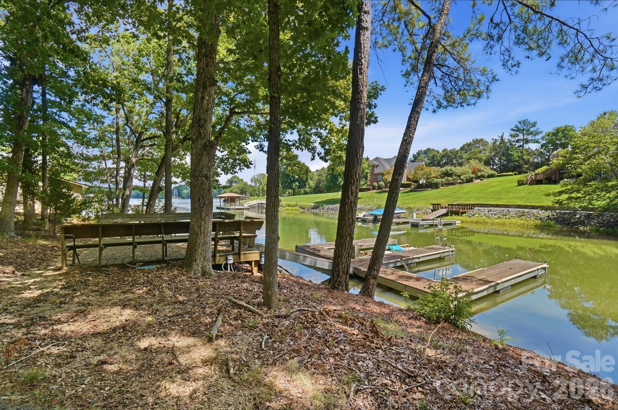 2055 Tiger Paw Lane — York