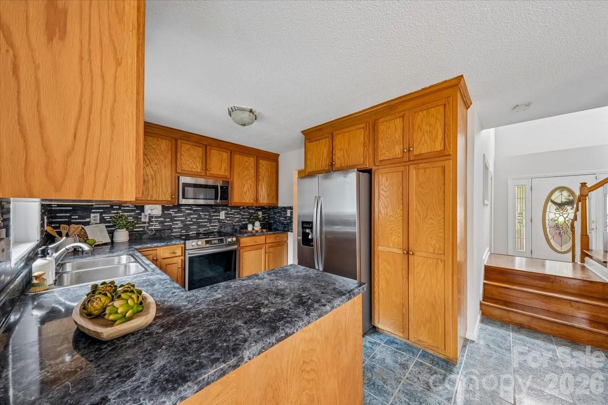 508 Watergate Circle — Gastonia