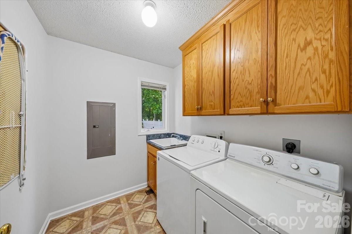 508 Watergate Circle — Gastonia