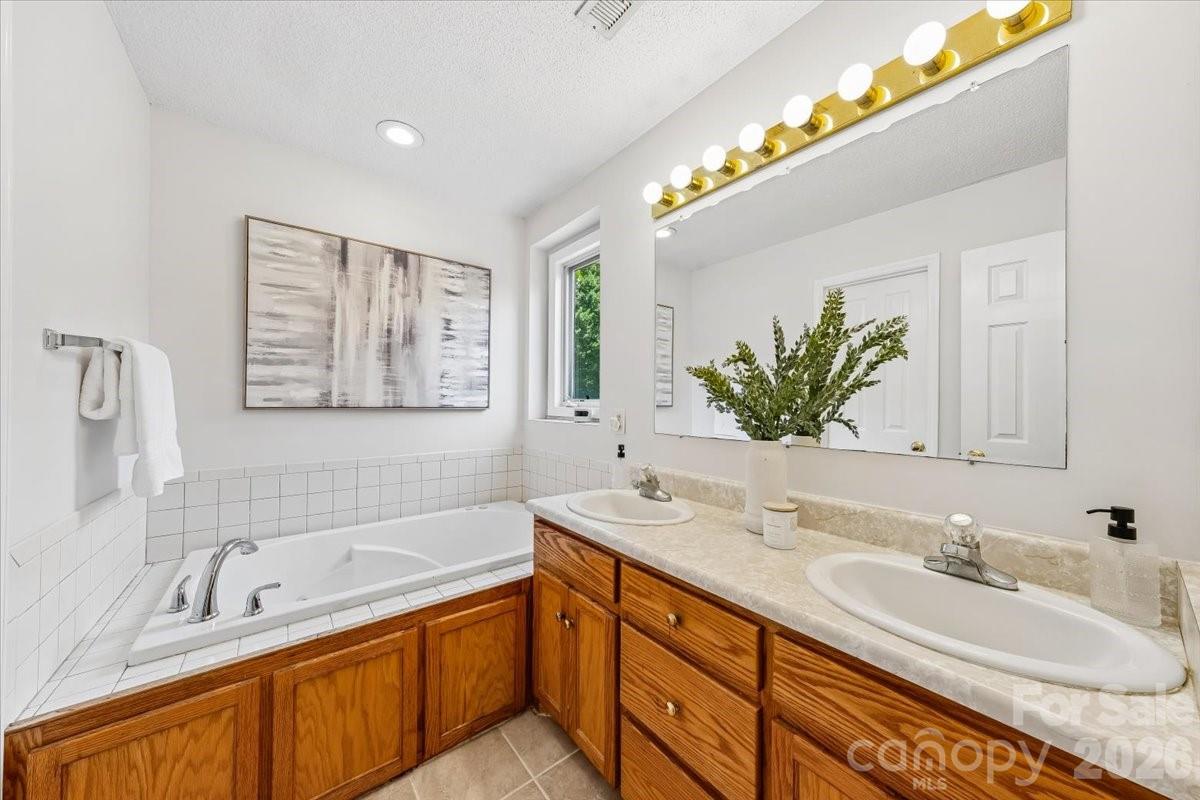 508 Watergate Circle — Gastonia
