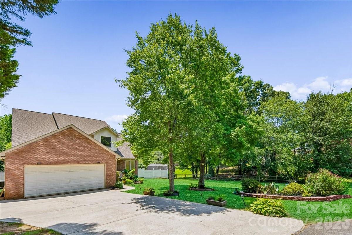 508 Watergate Circle — Gastonia