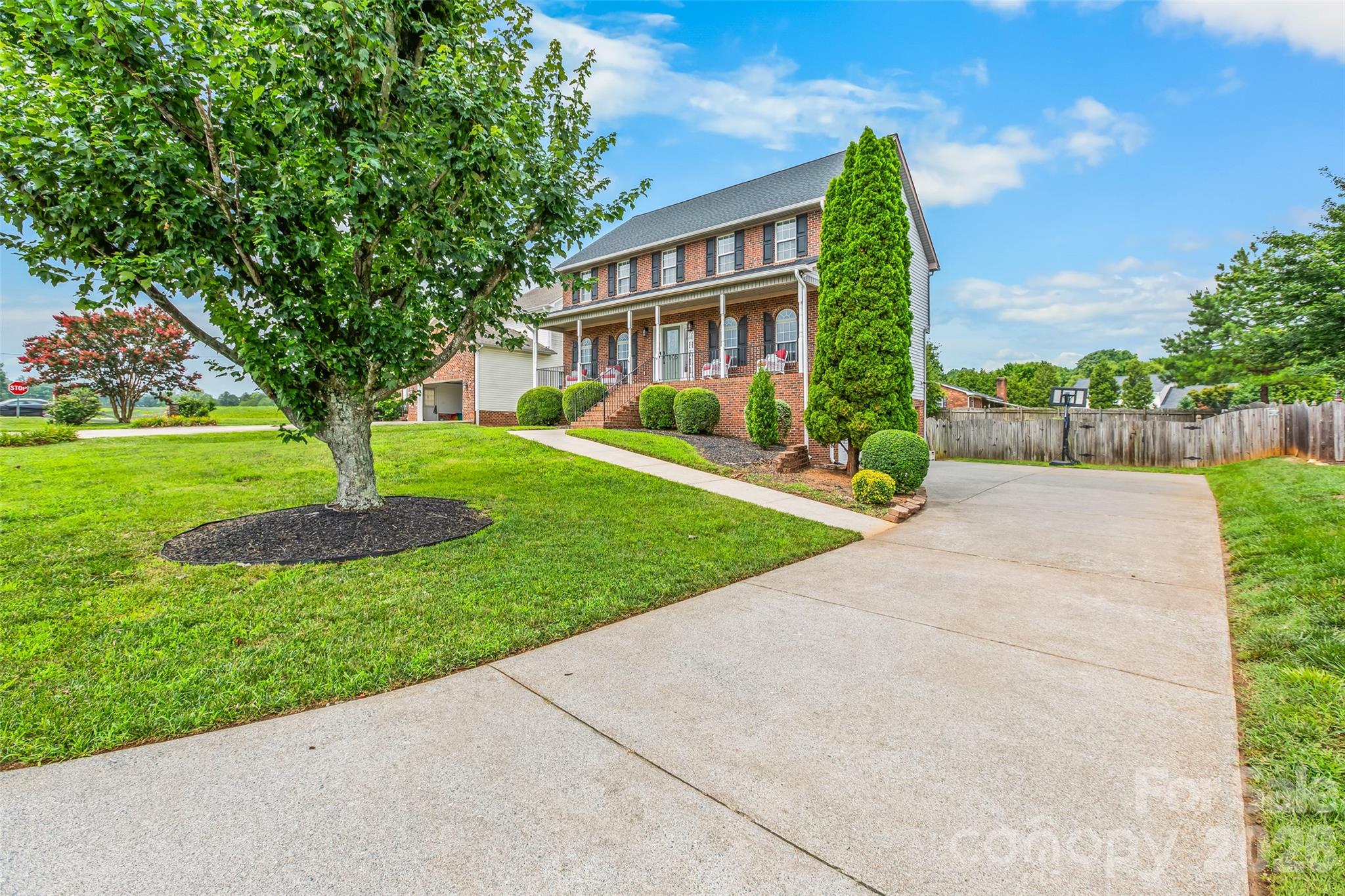 1005 Lisa Run Drive — Kernersville
