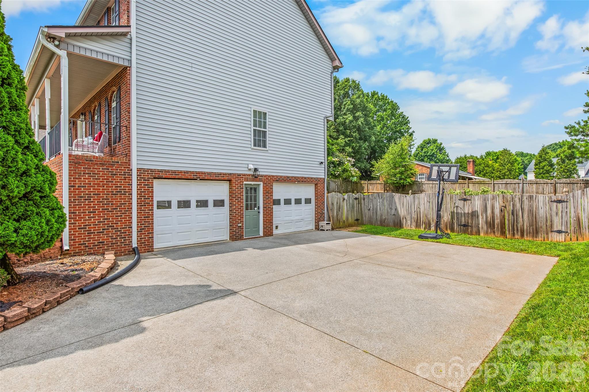 1005 Lisa Run Drive — Kernersville