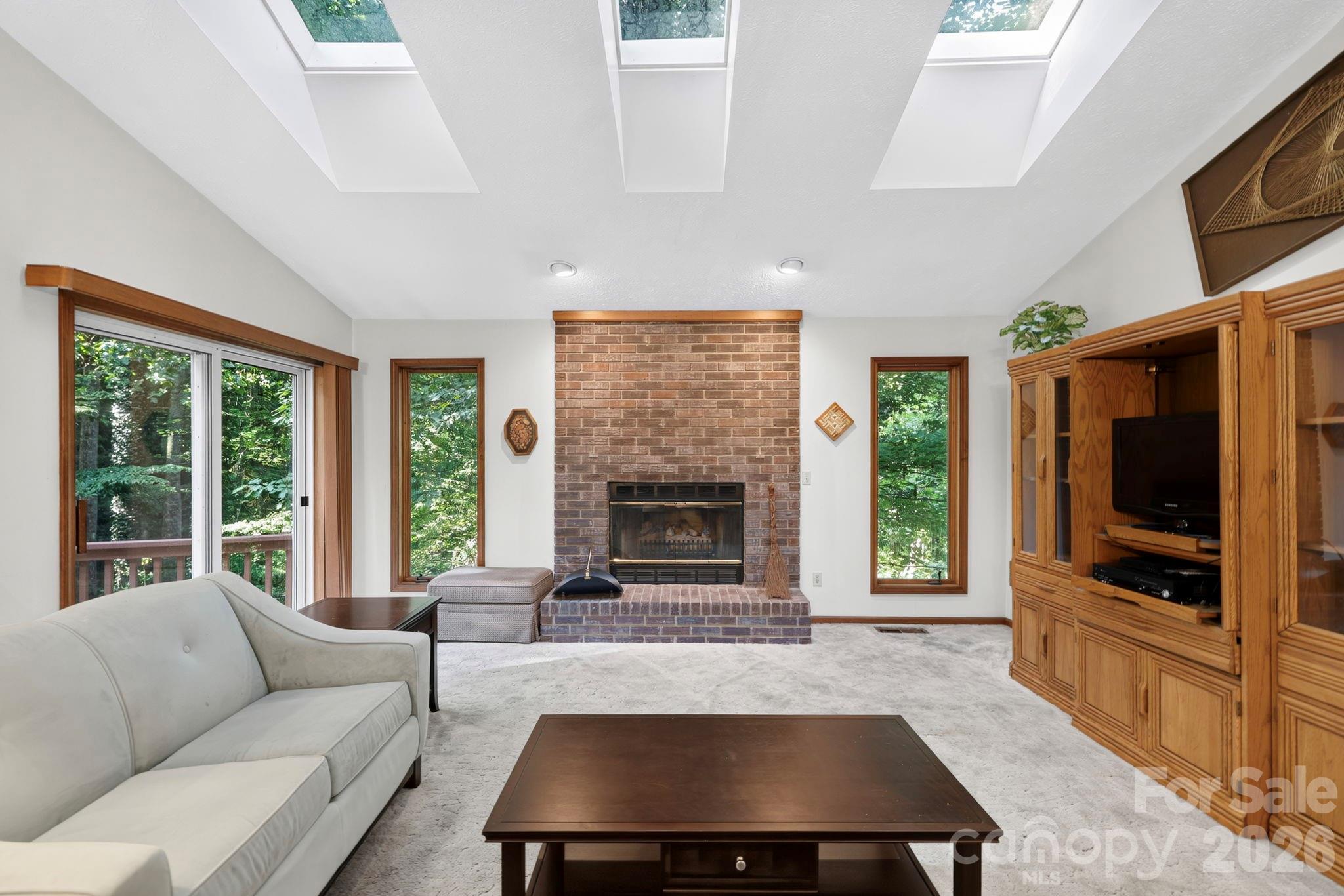 18 E Rosewood Trail — Hendersonville
