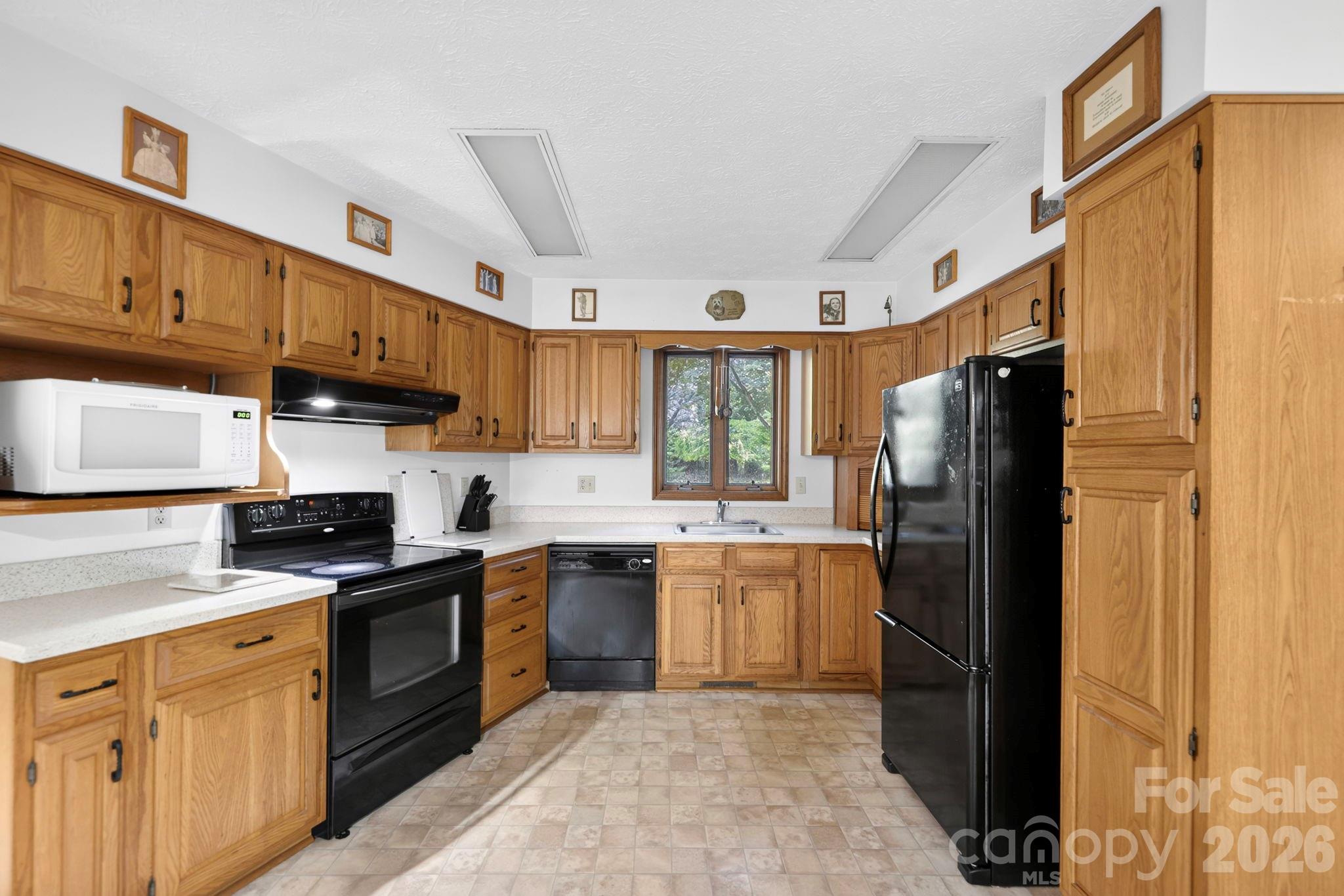 18 E Rosewood Trail — Hendersonville
