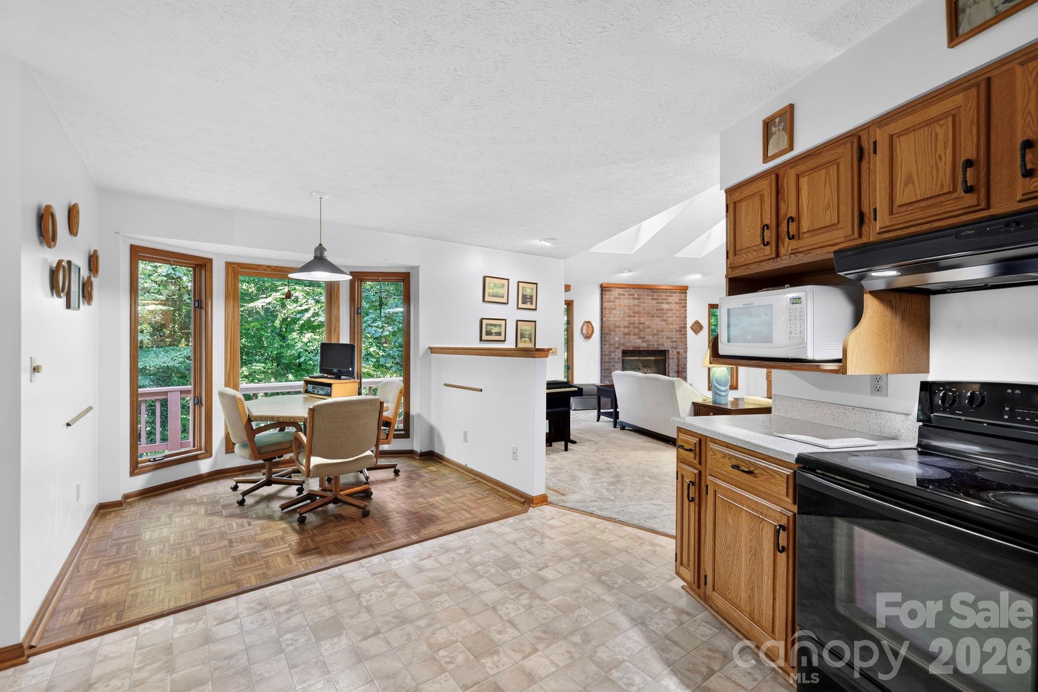 18 E Rosewood Trail — Hendersonville