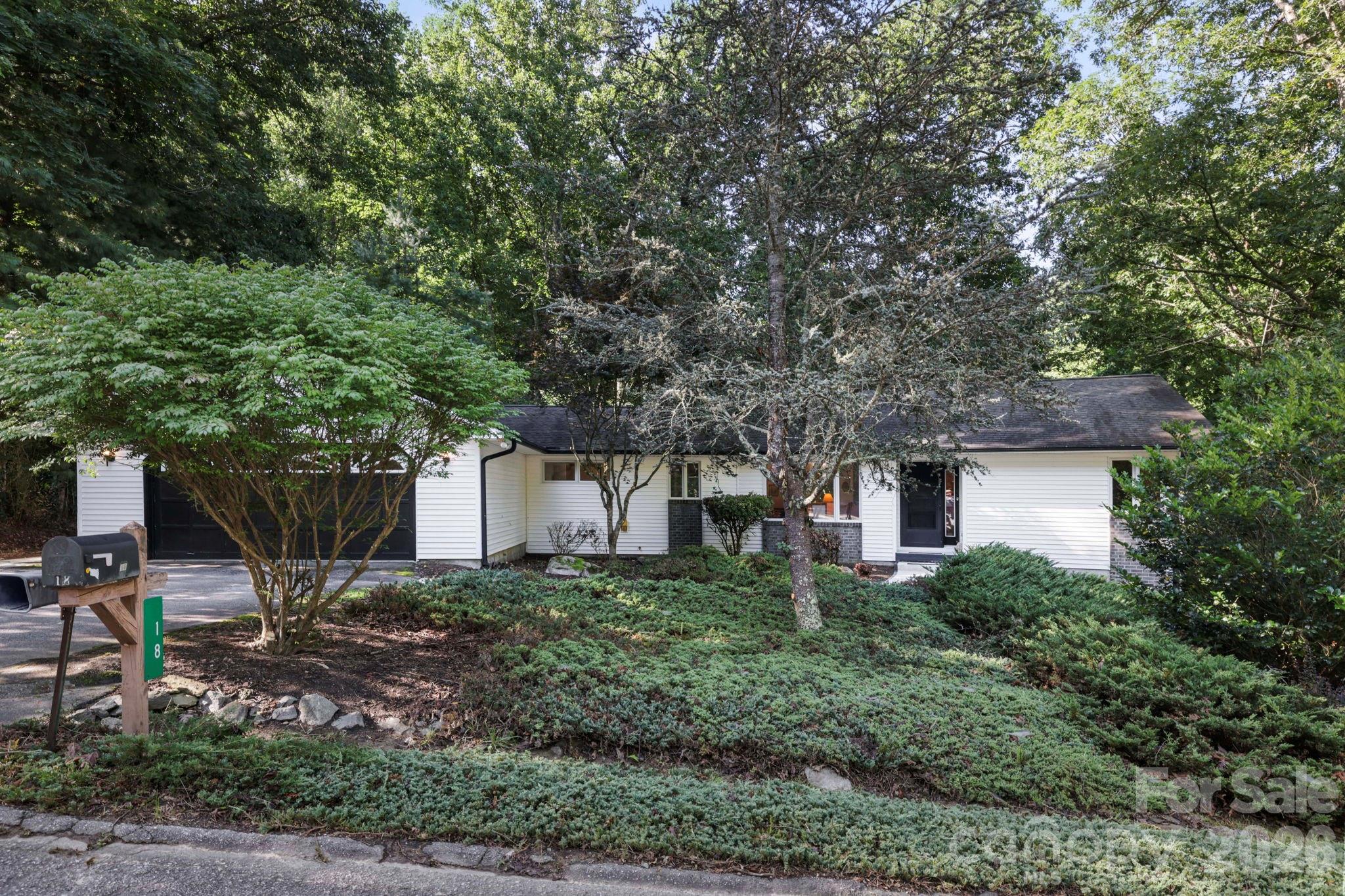 18 E Rosewood Trail — Hendersonville