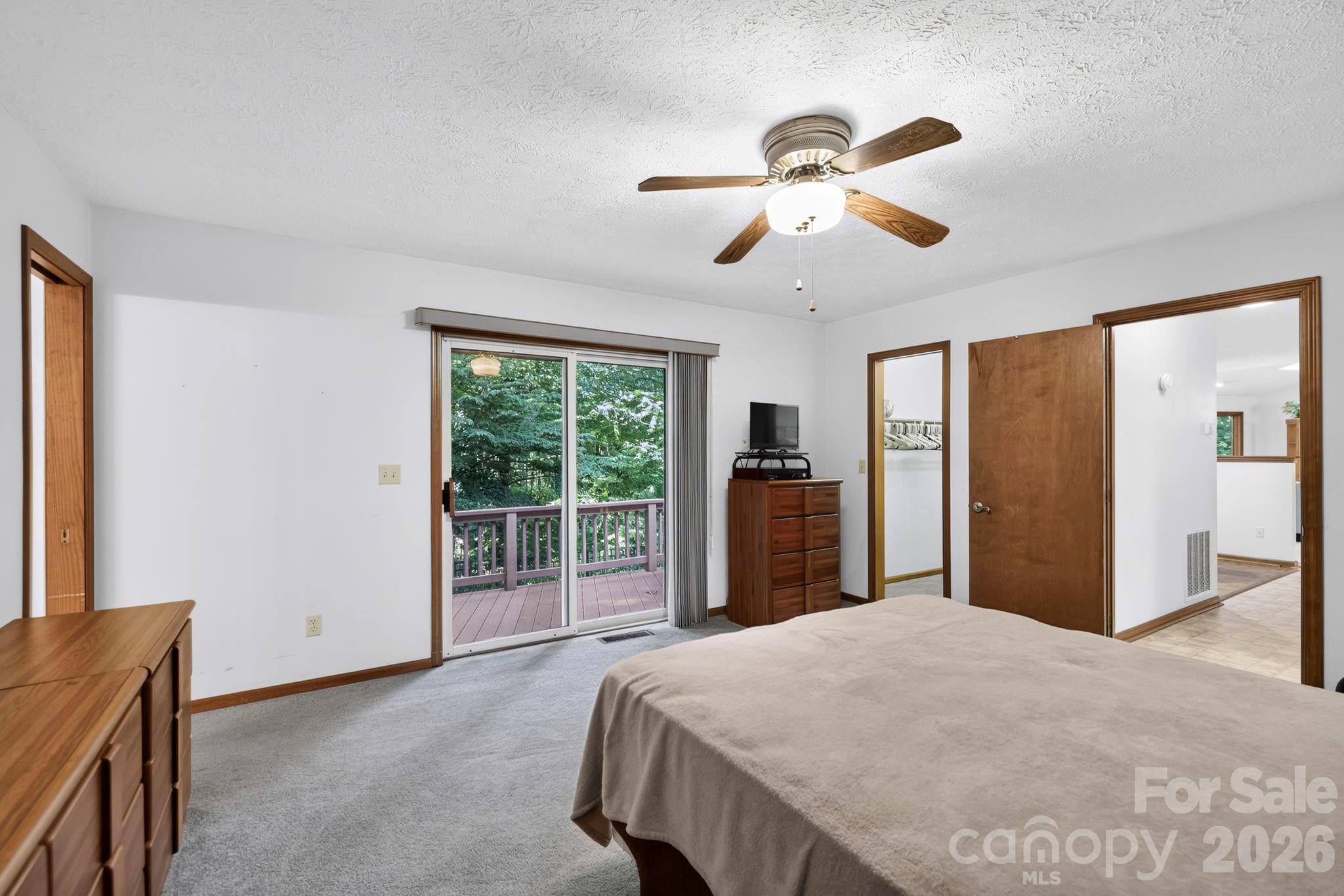 18 E Rosewood Trail — Hendersonville