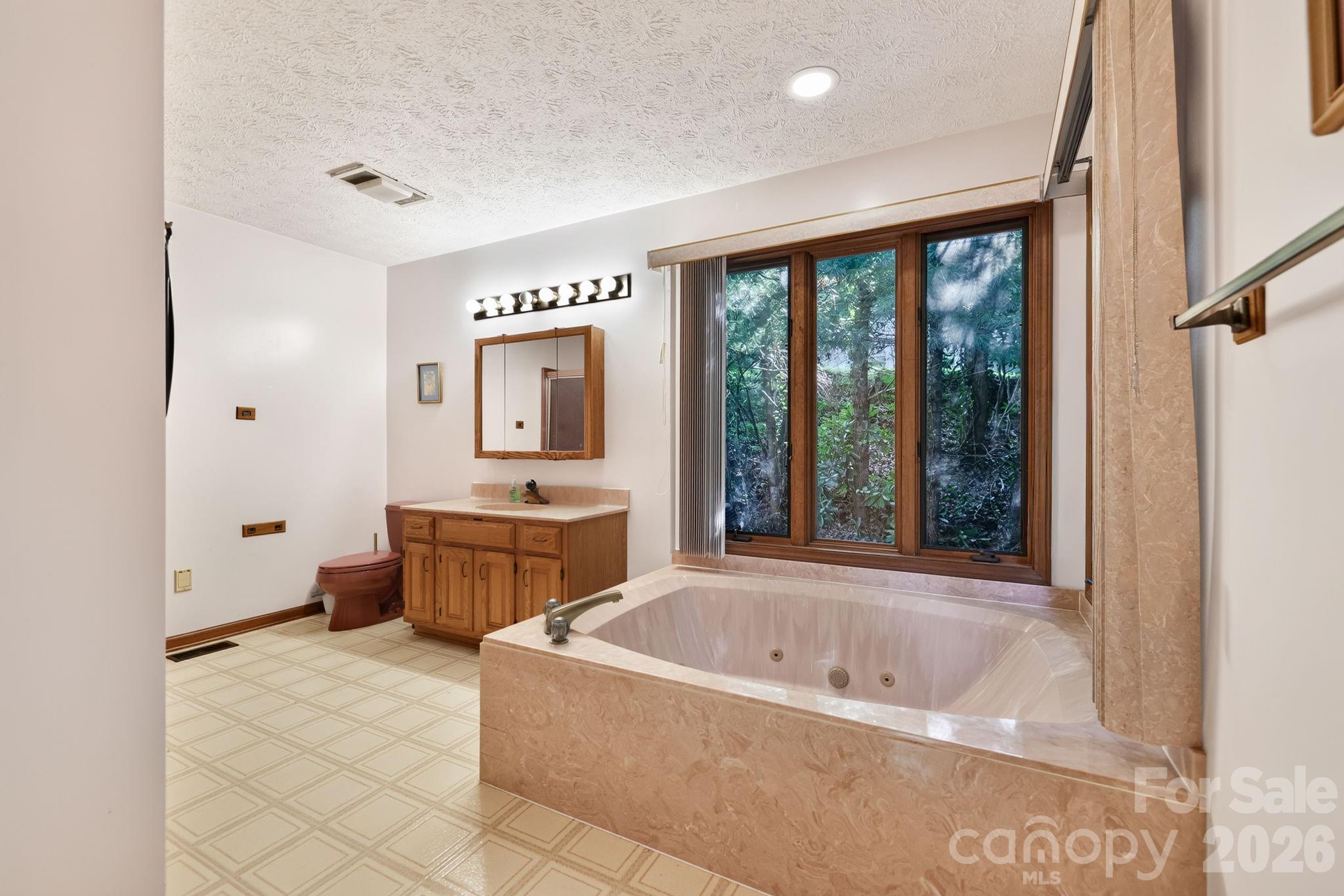 18 E Rosewood Trail — Hendersonville