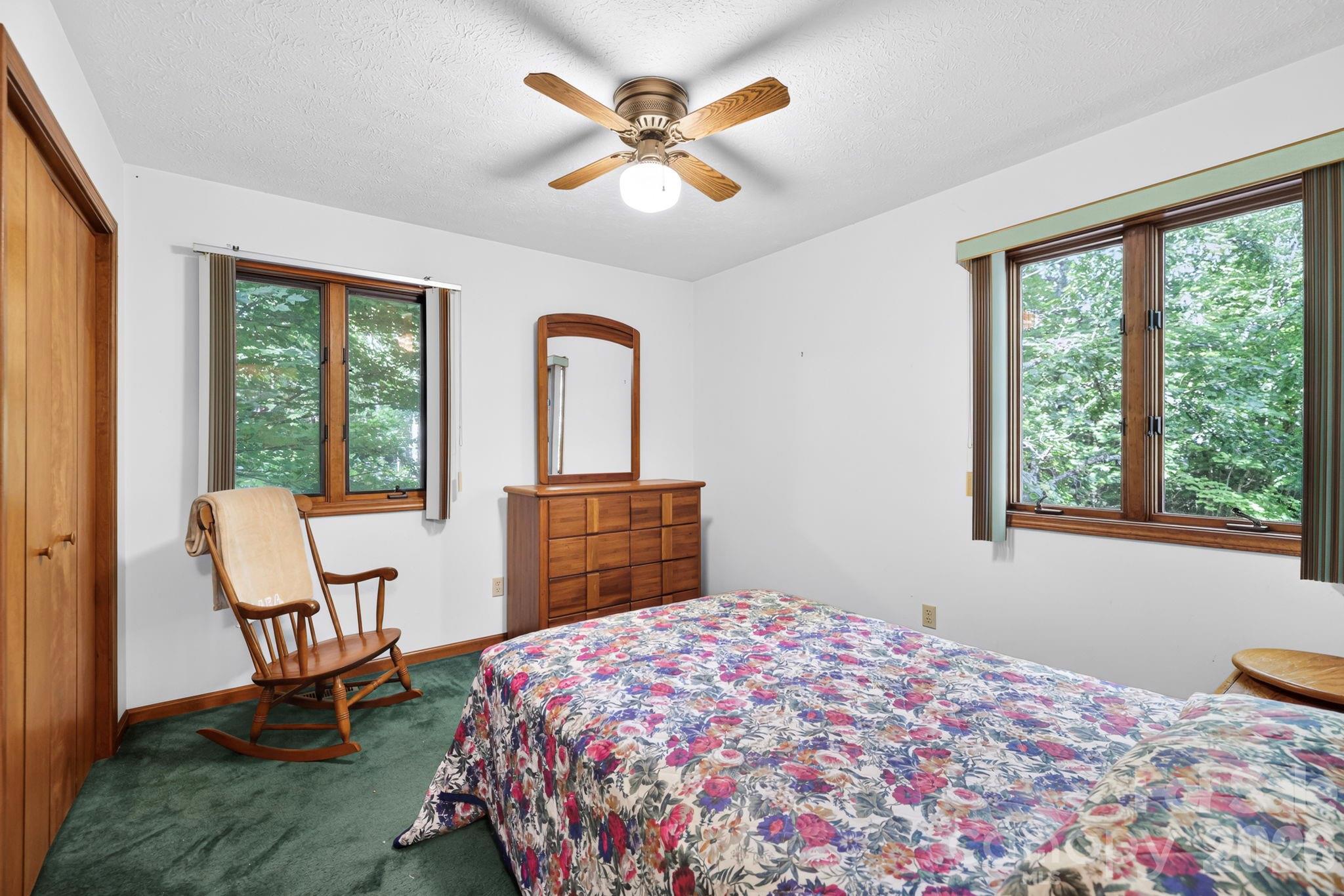 18 E Rosewood Trail — Hendersonville