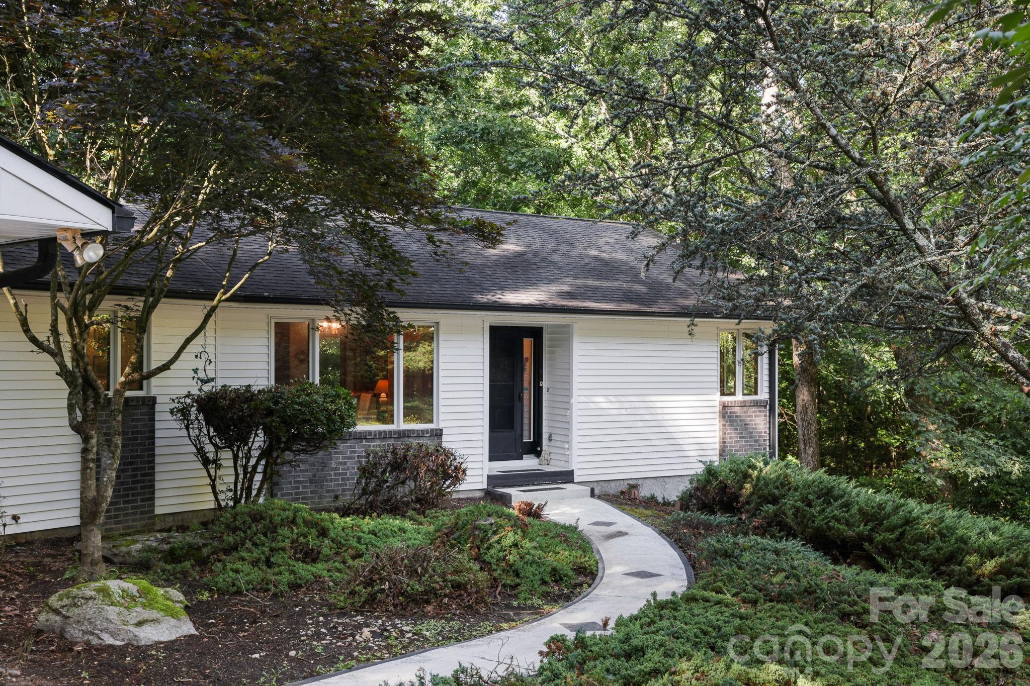 18 E Rosewood Trail — Hendersonville