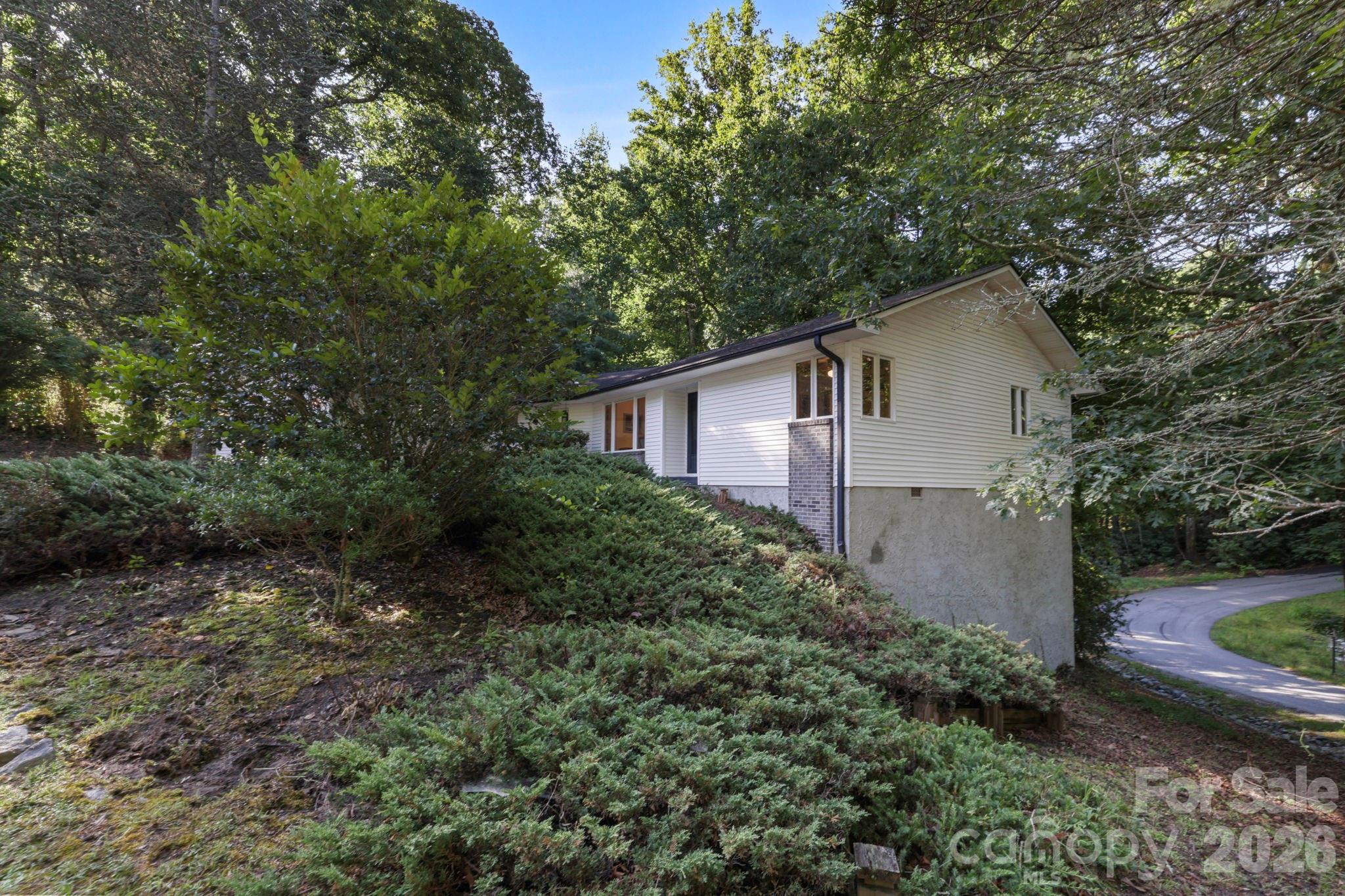 18 E Rosewood Trail — Hendersonville