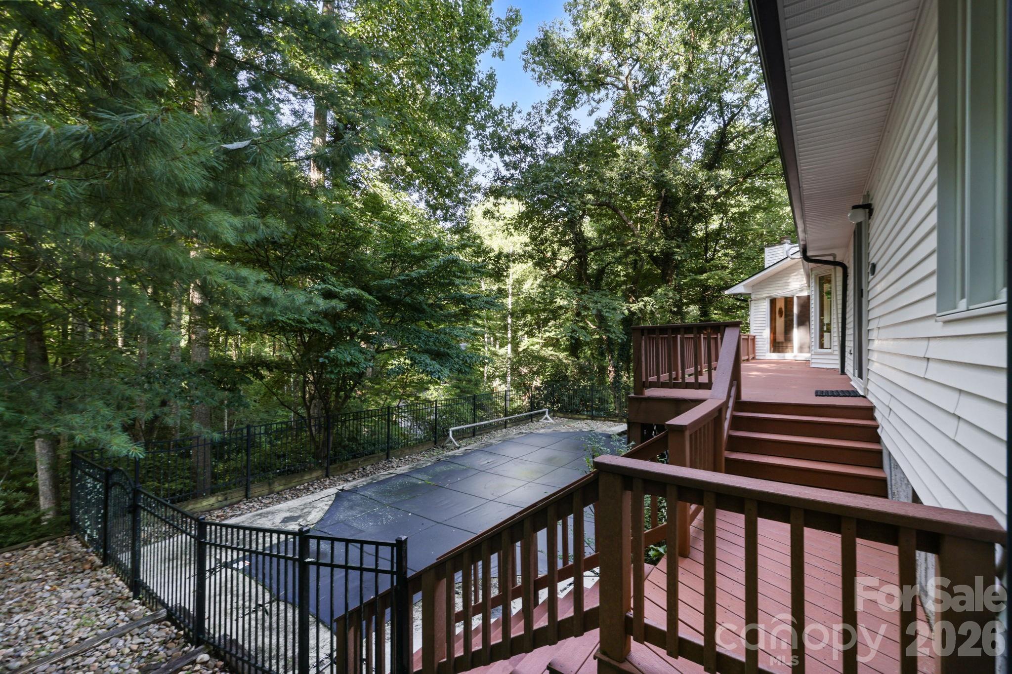18 E Rosewood Trail — Hendersonville