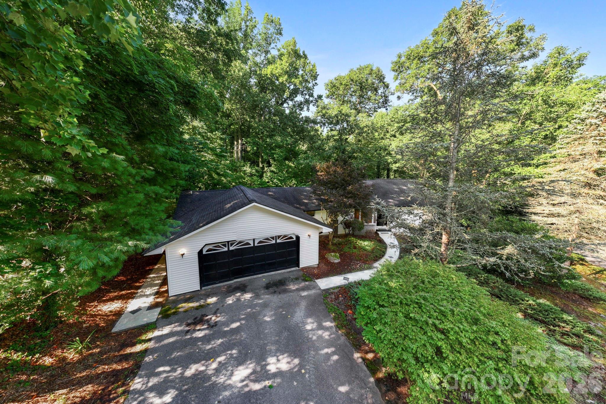 18 E Rosewood Trail — Hendersonville