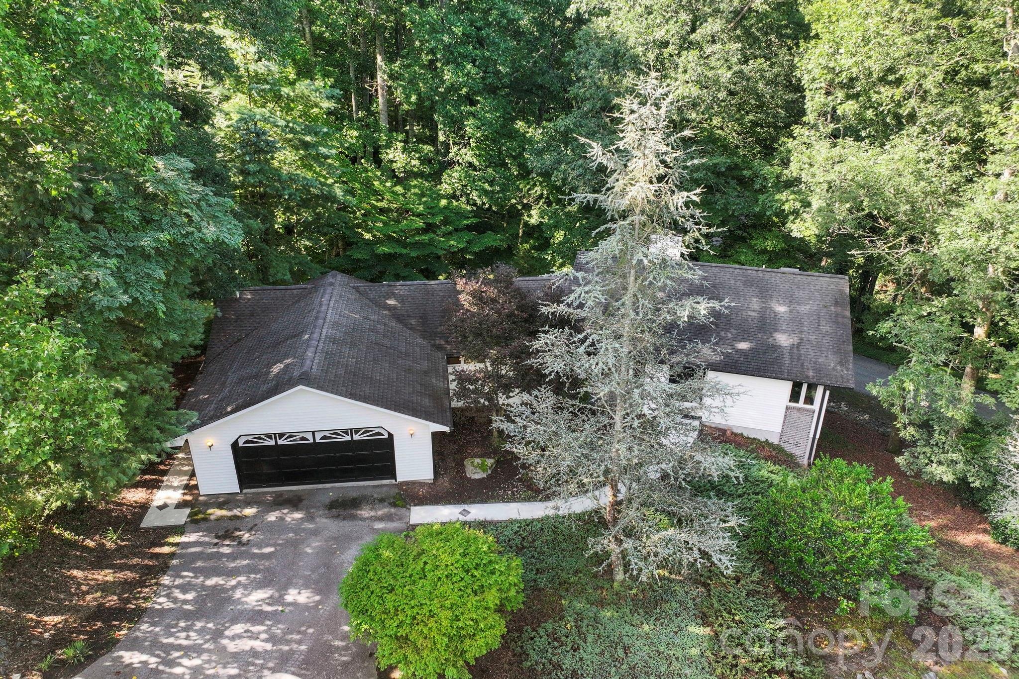 18 E Rosewood Trail — Hendersonville
