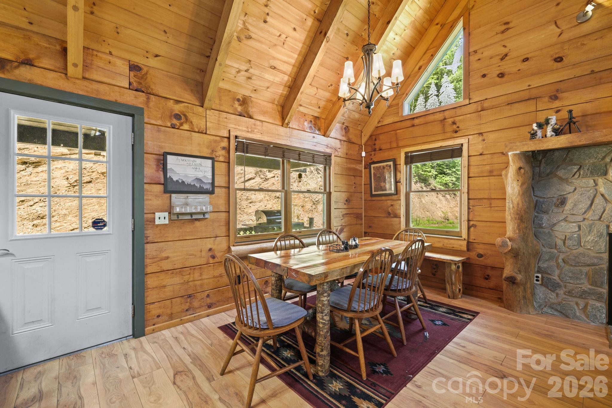 2560 Round Hill Road — Bryson City