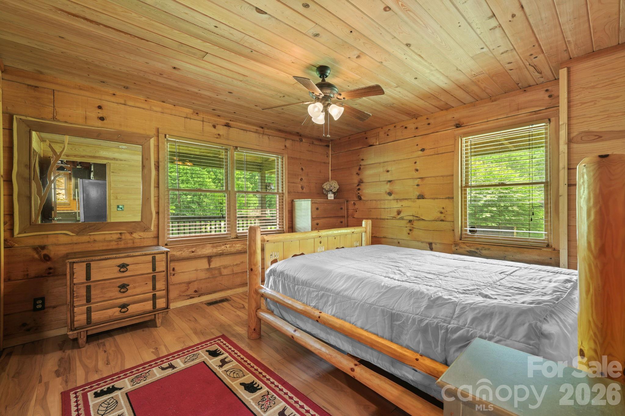 2560 Round Hill Road — Bryson City