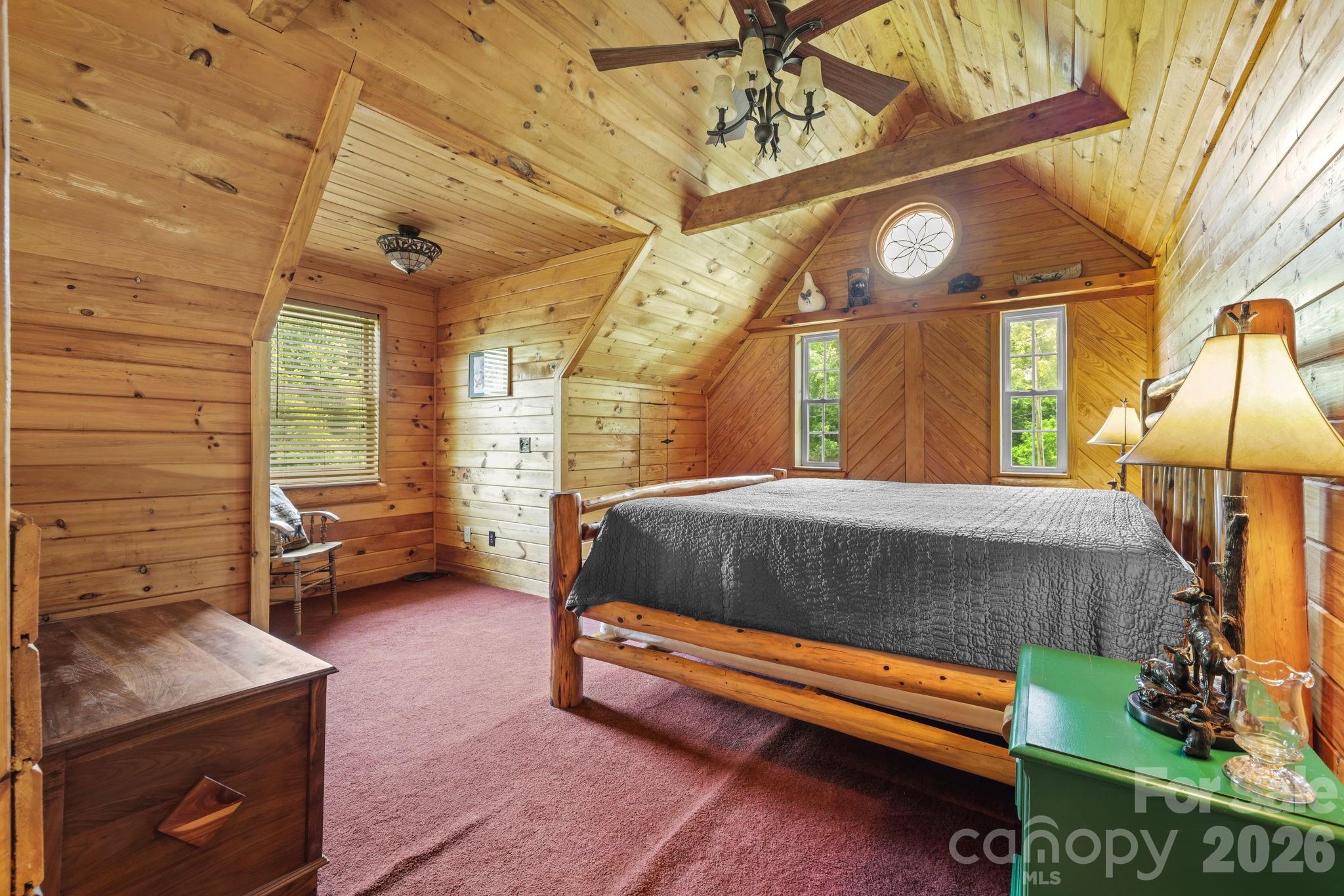 2560 Round Hill Road — Bryson City