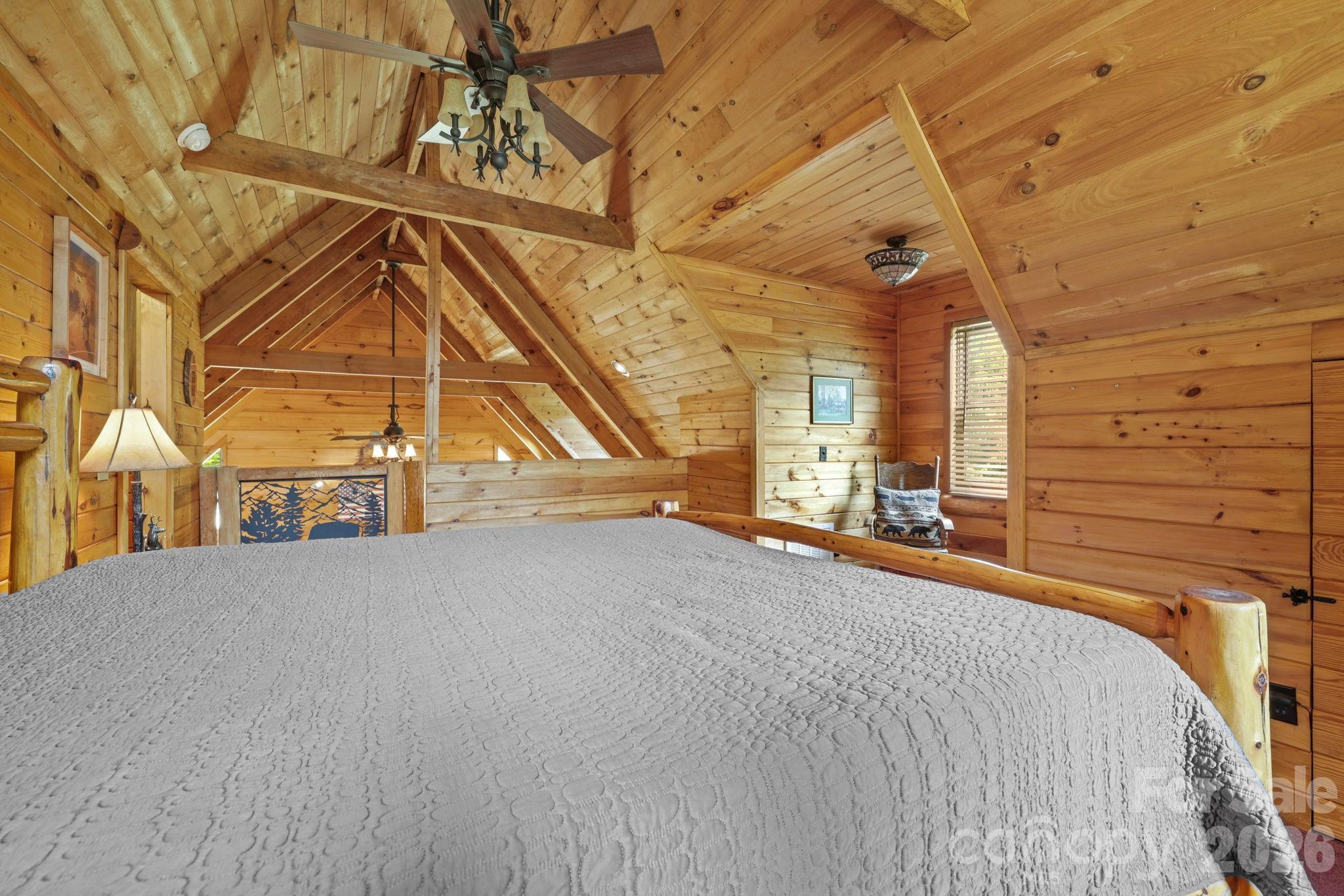 2560 Round Hill Road — Bryson City