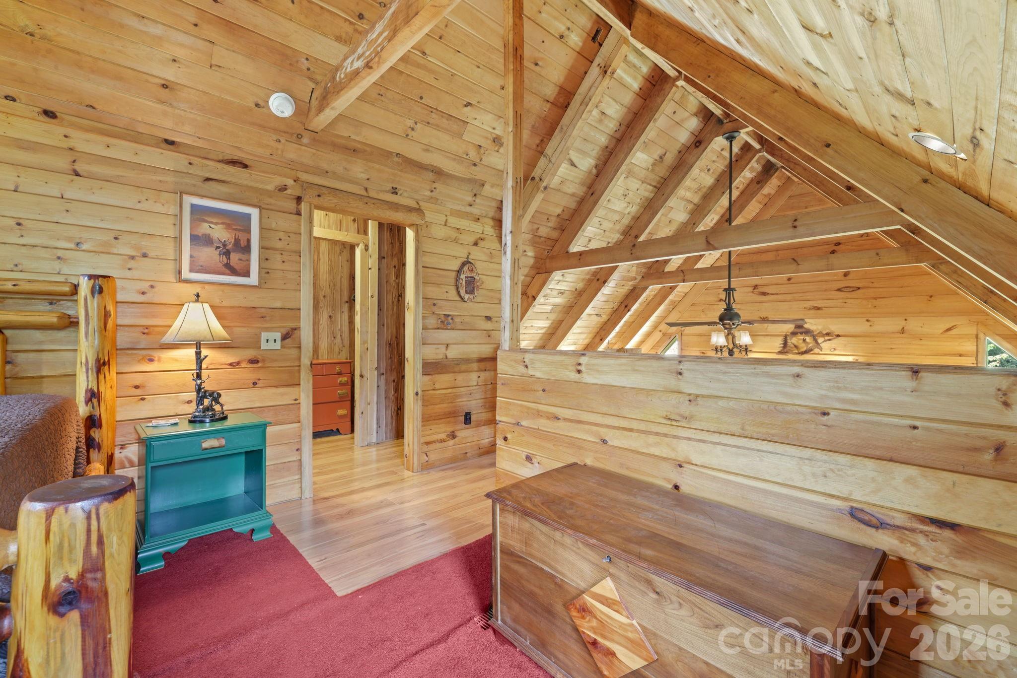 2560 Round Hill Road — Bryson City