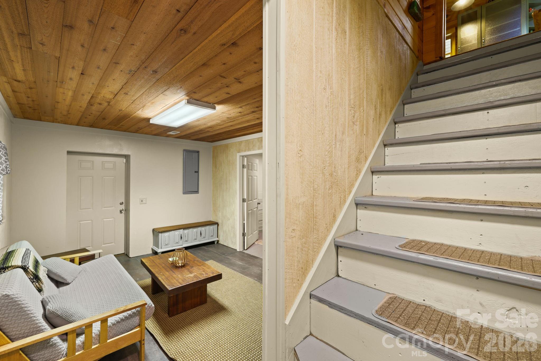 2560 Round Hill Road — Bryson City