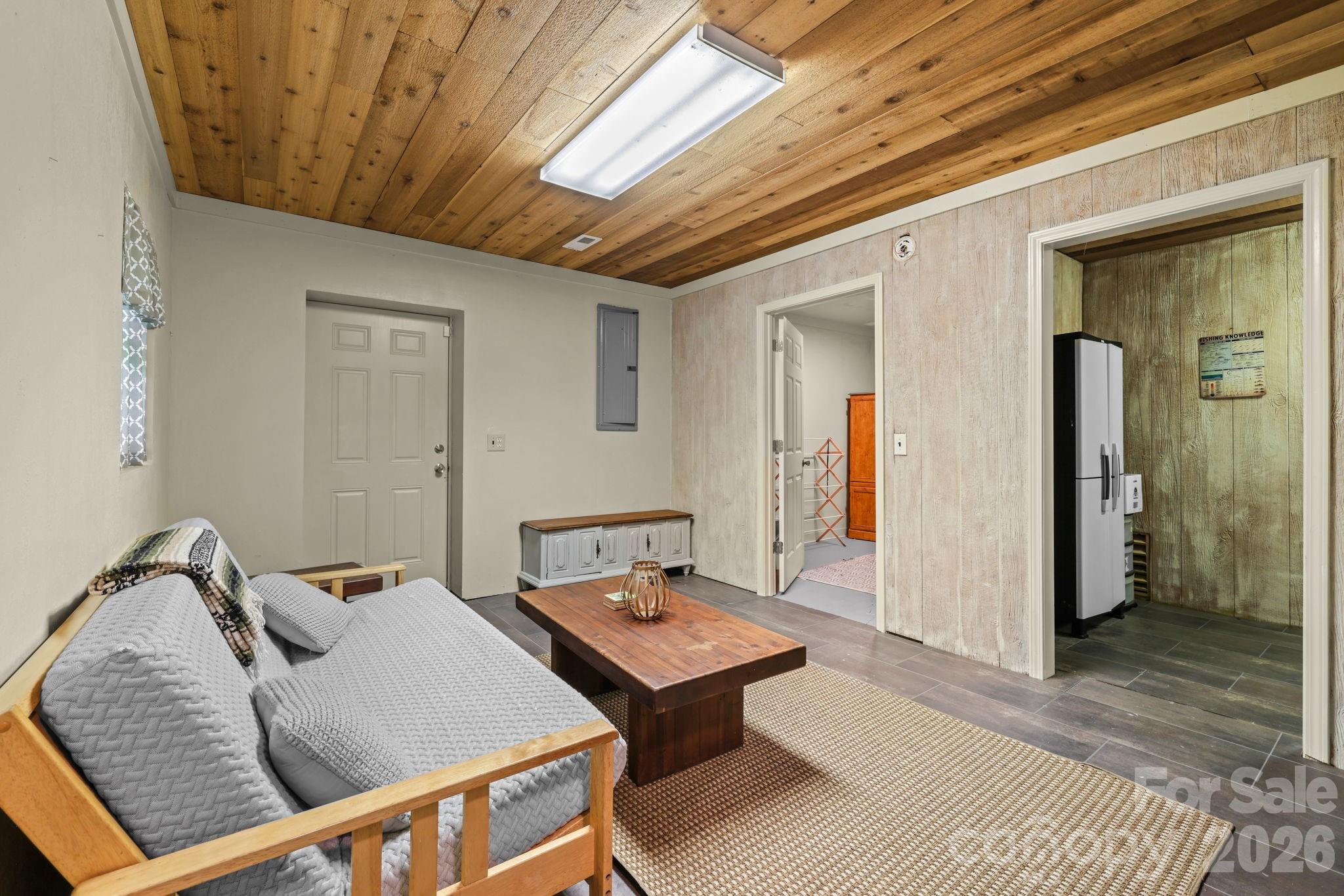 2560 Round Hill Road — Bryson City