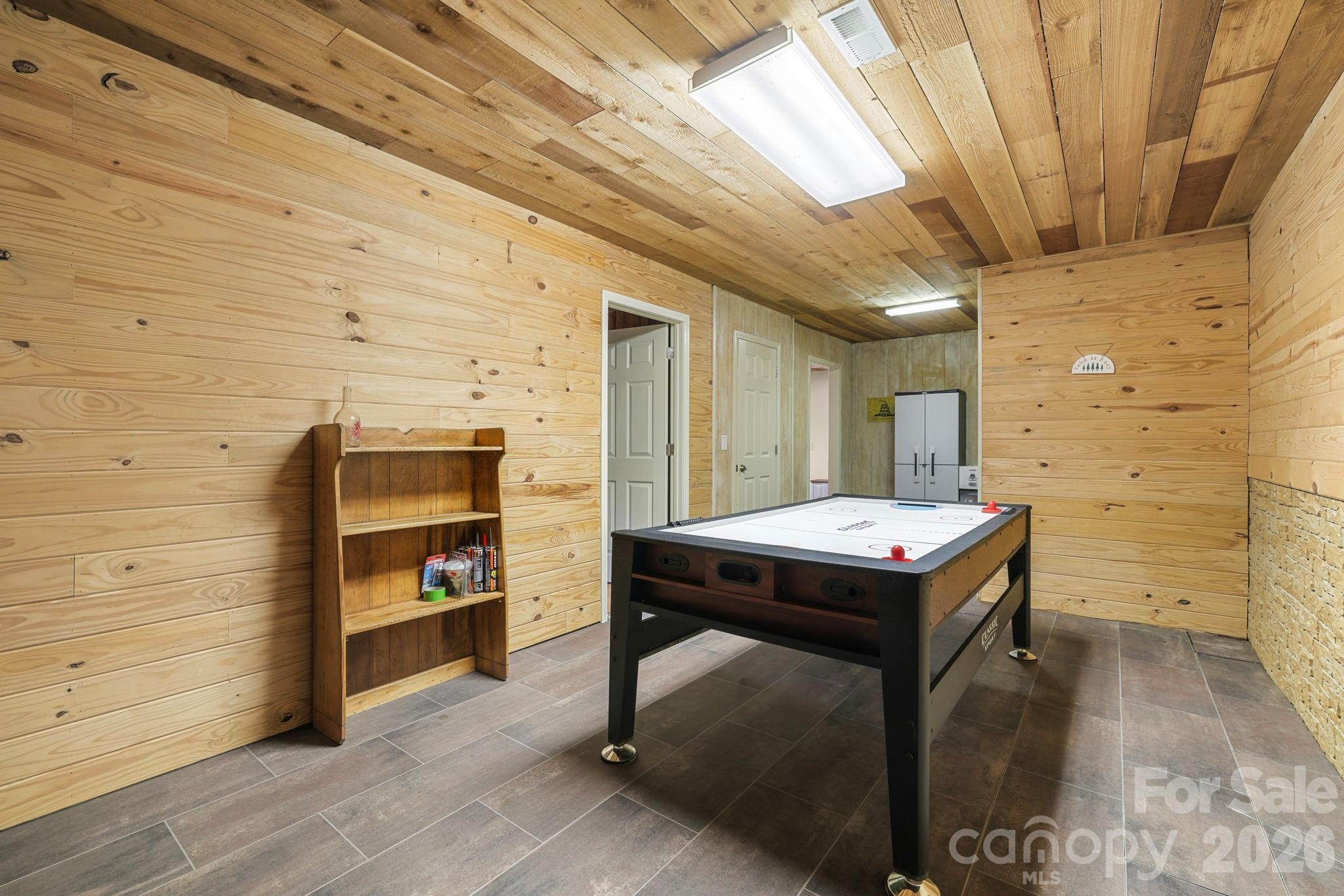 2560 Round Hill Road — Bryson City
