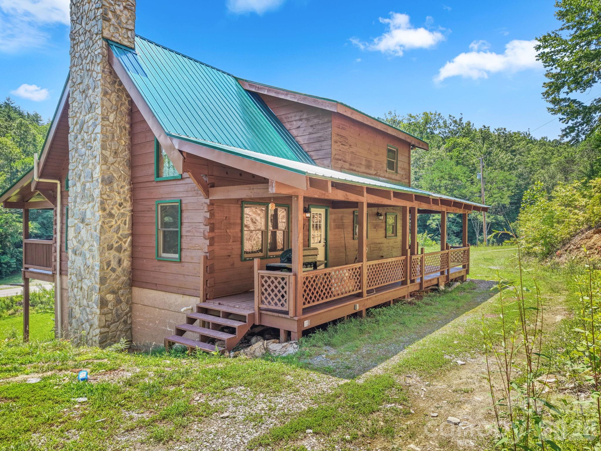 2560 Round Hill Road — Bryson City