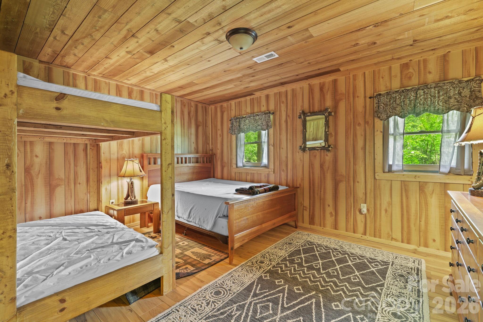 2560 Round Hill Road — Bryson City