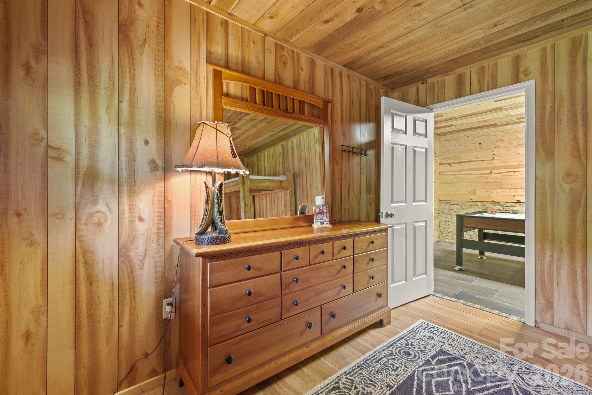 2560 Round Hill Road — Bryson City