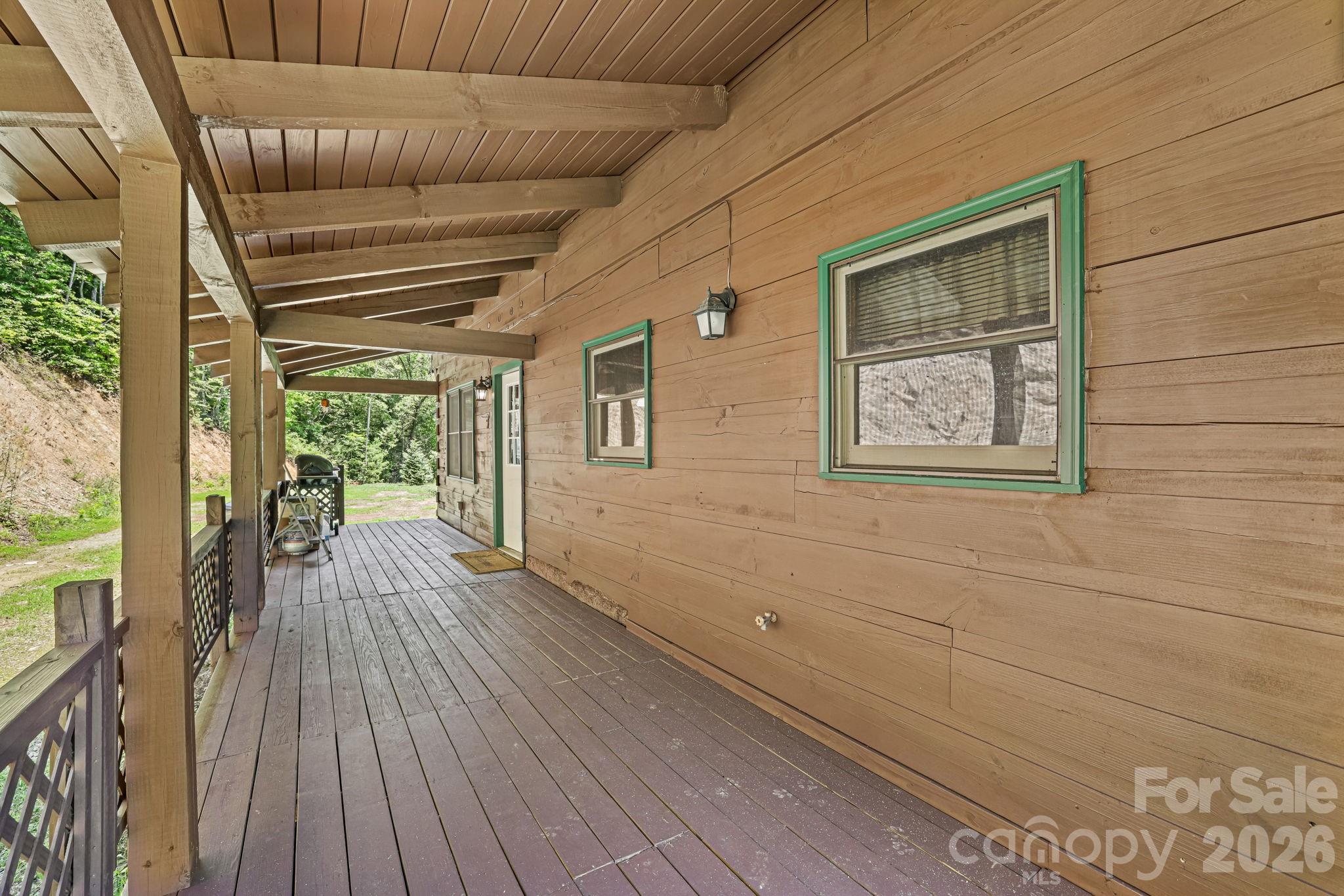 2560 Round Hill Road — Bryson City