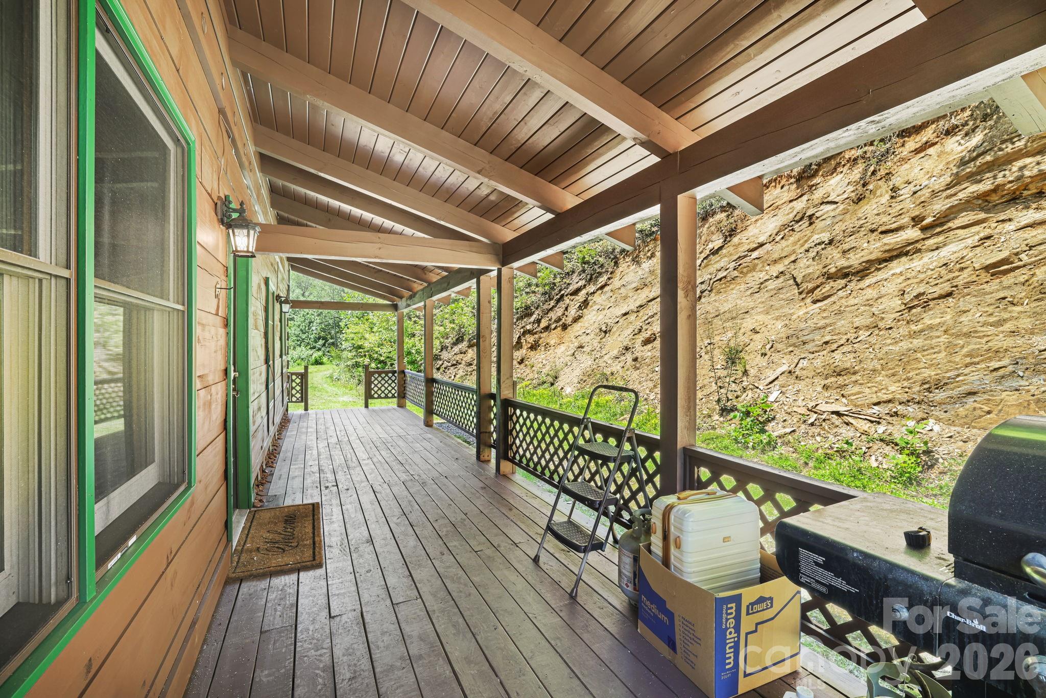 2560 Round Hill Road — Bryson City