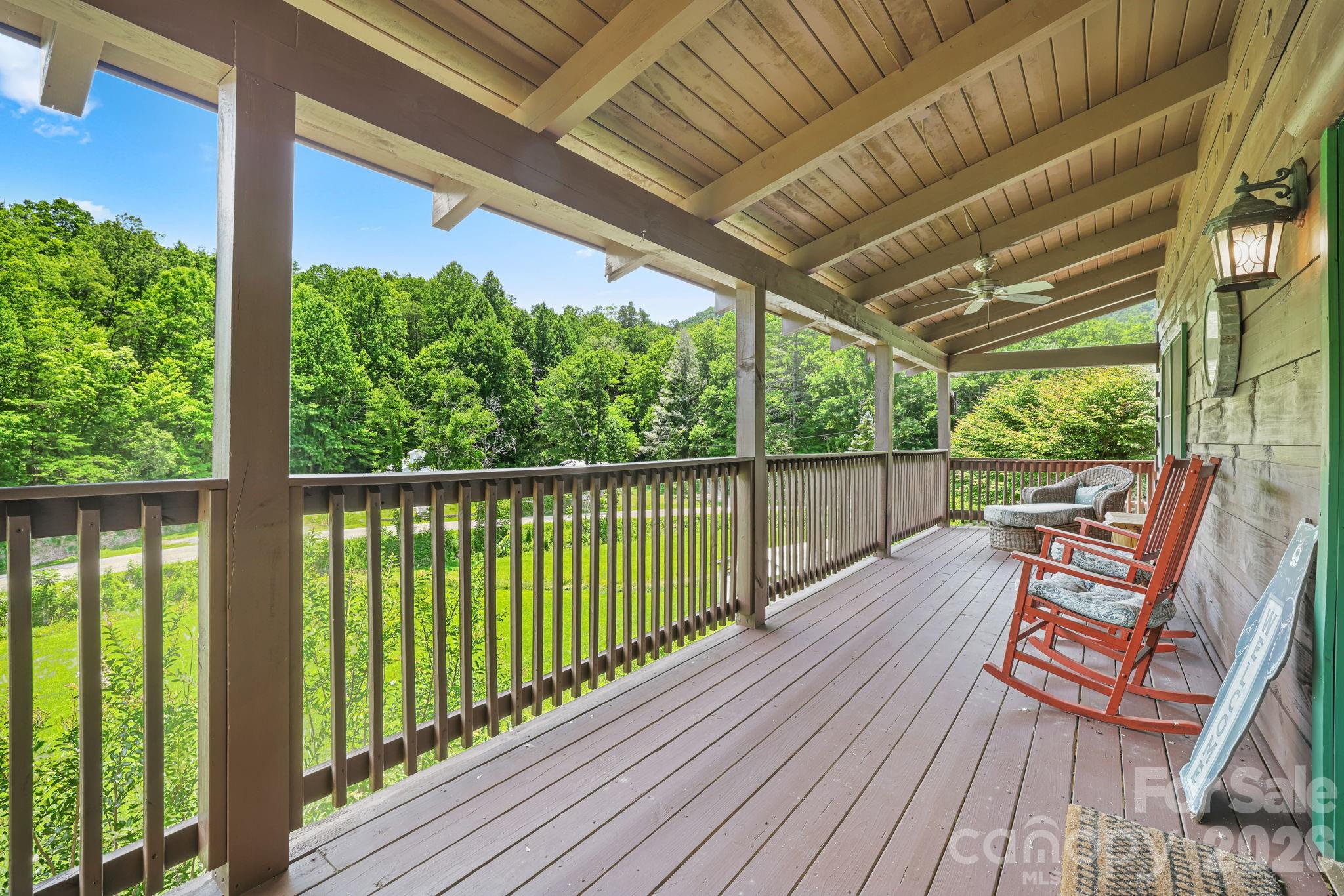 2560 Round Hill Road — Bryson City