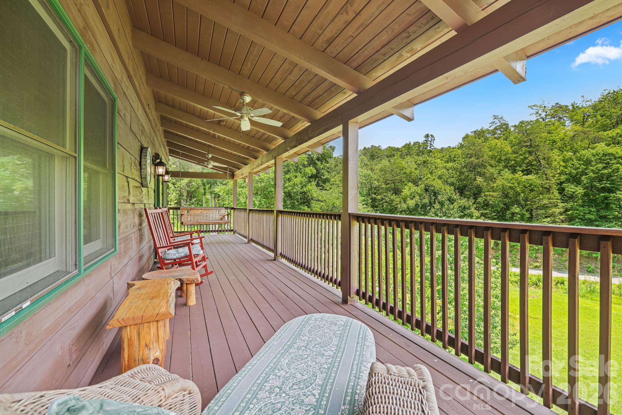 2560 Round Hill Road — Bryson City