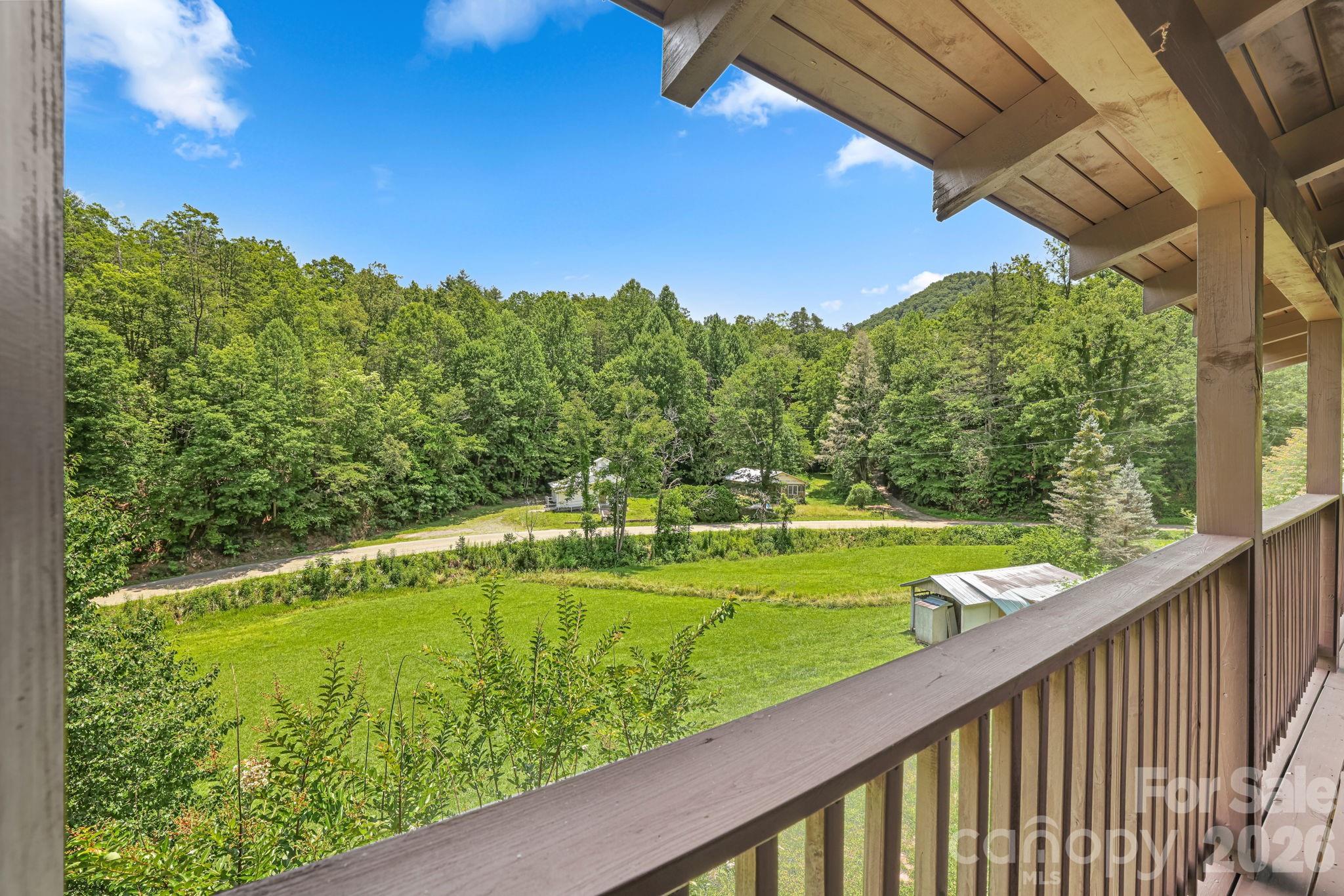 2560 Round Hill Road — Bryson City